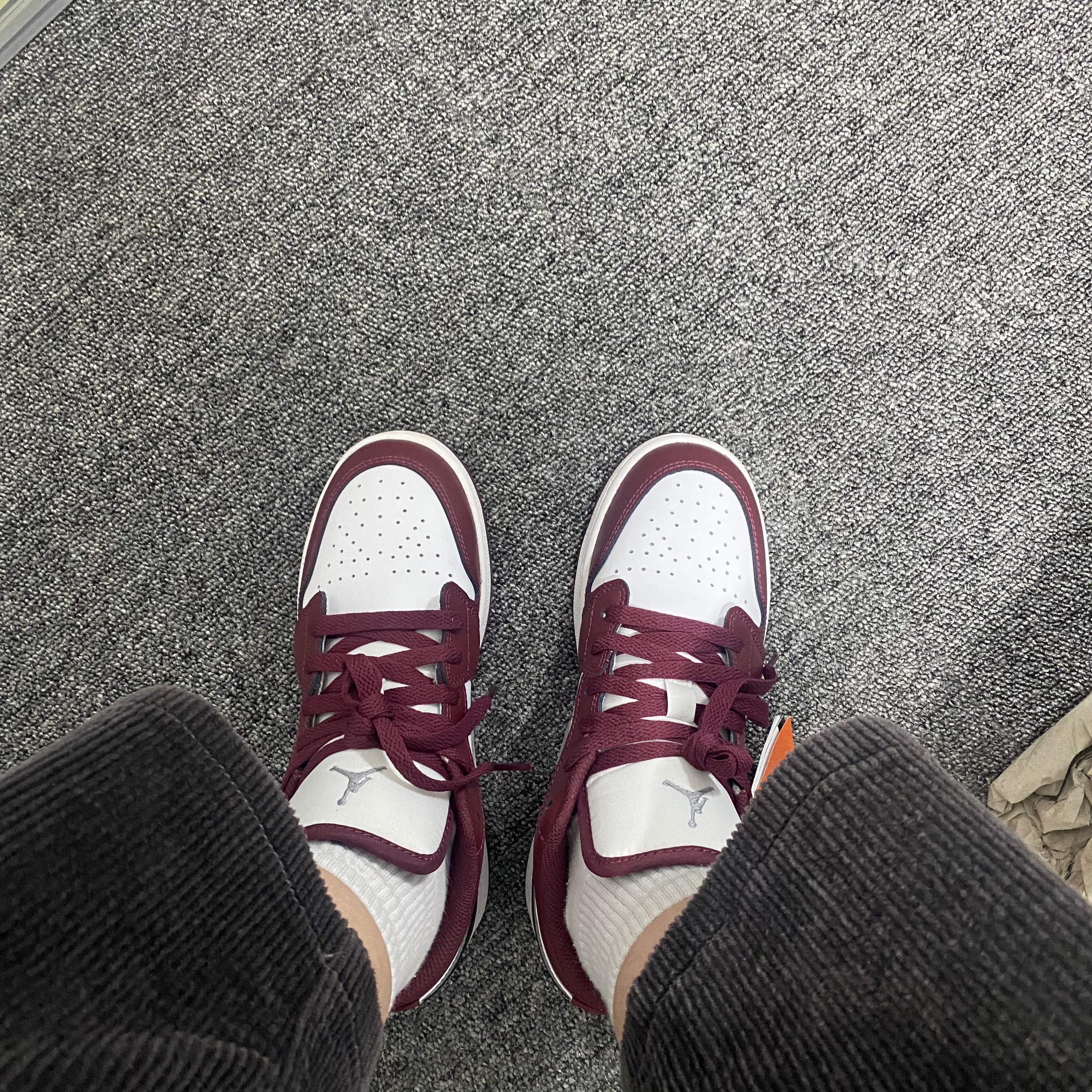 (GS) Jordan 1 Low Cherrywood Red 착용 스타일 - 1