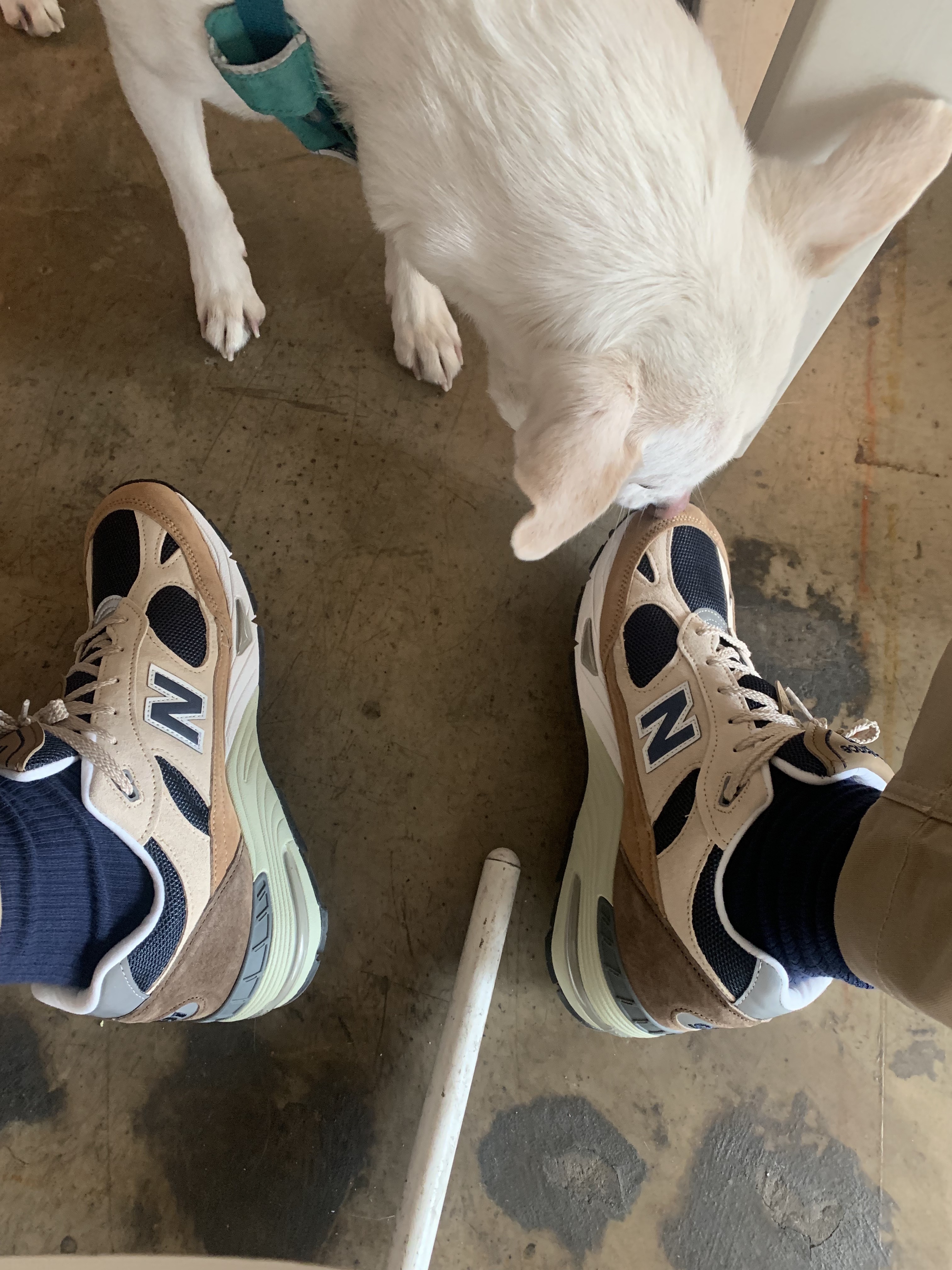 New Balance 991 Made in UK Cappuccino 착용 스타일 - 1
