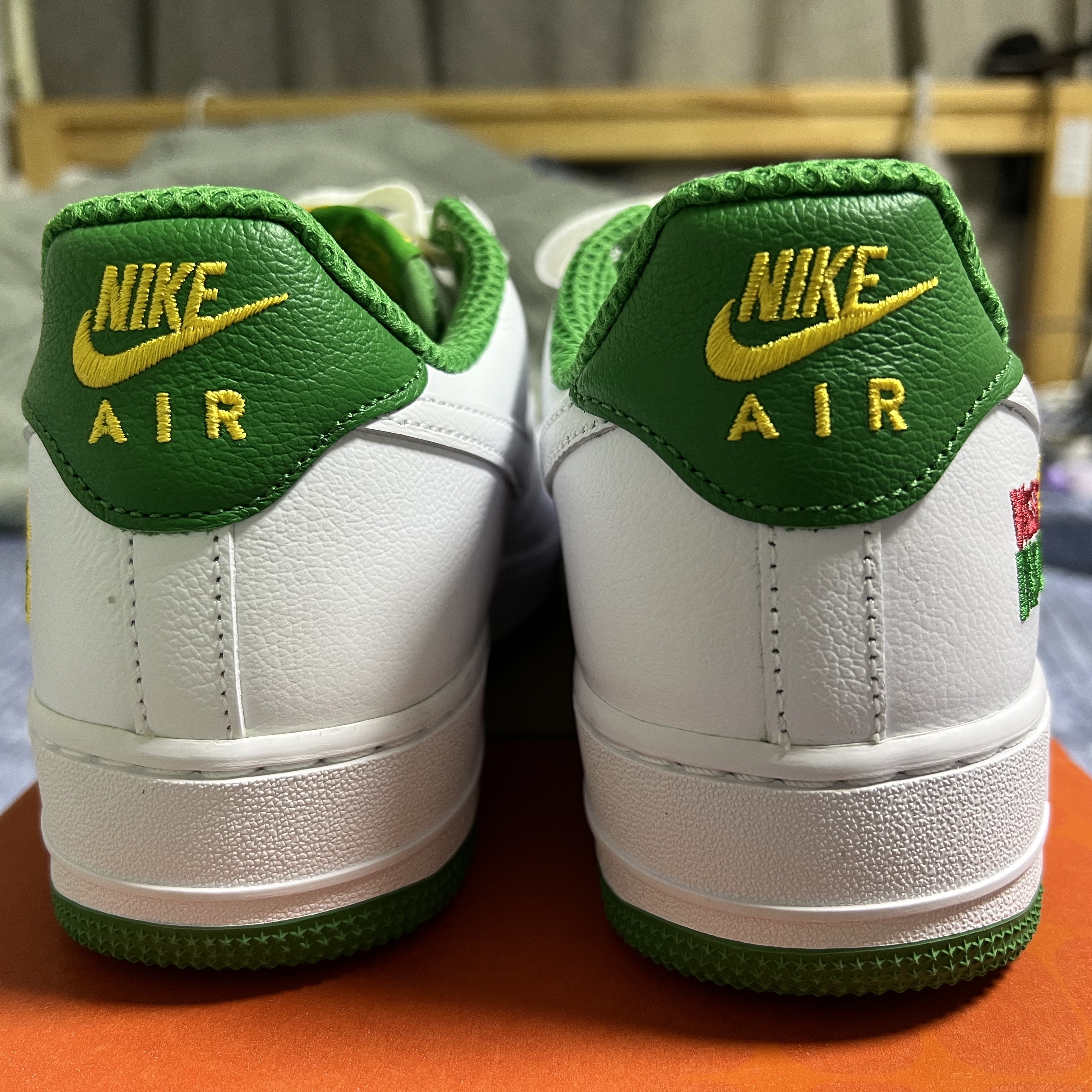 Nike Air Force 1 Low Retro QS West Indies Classic Green 착용 스타일 - 3
