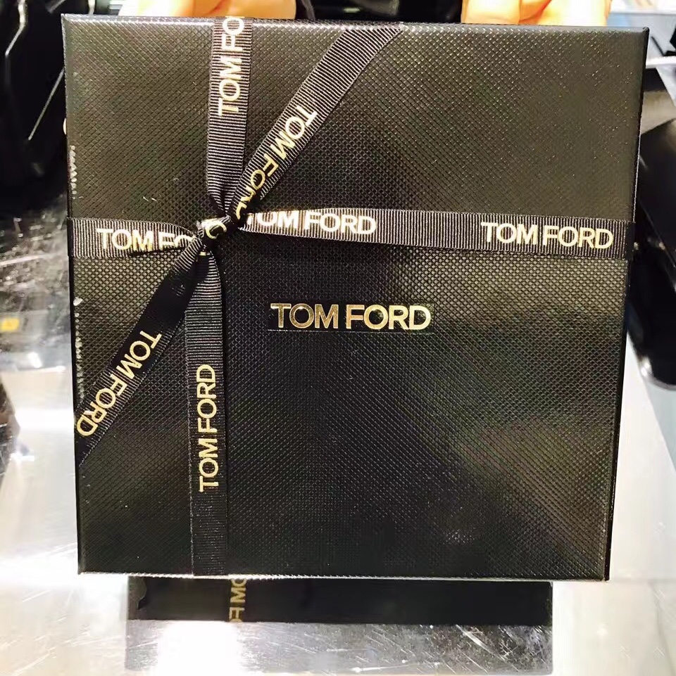 Tom Ford Oud Wood Eau De Parfum 50ml 착용 스타일 - 1