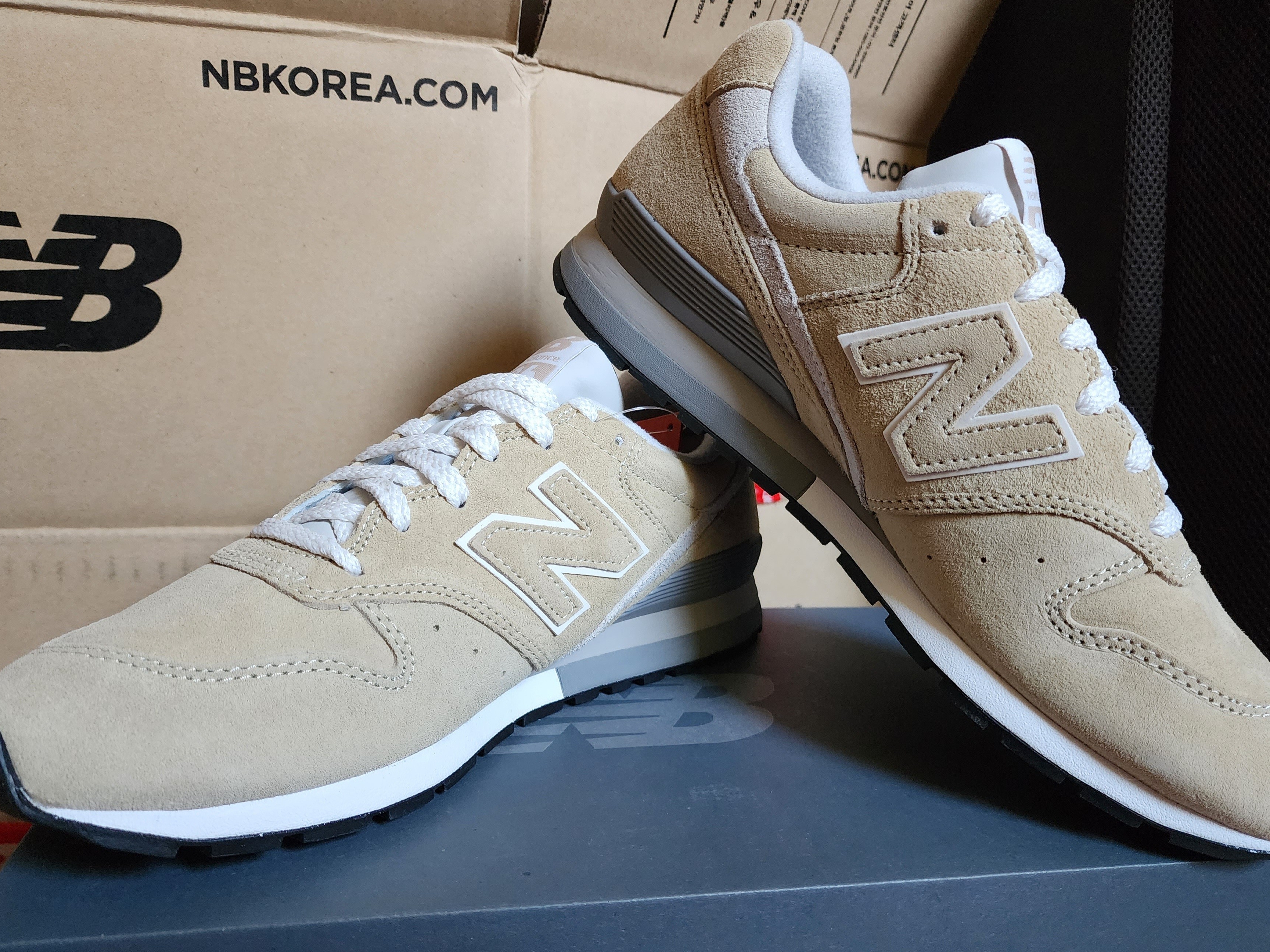 New Balance 996 Beige 착용 스타일 - 2
