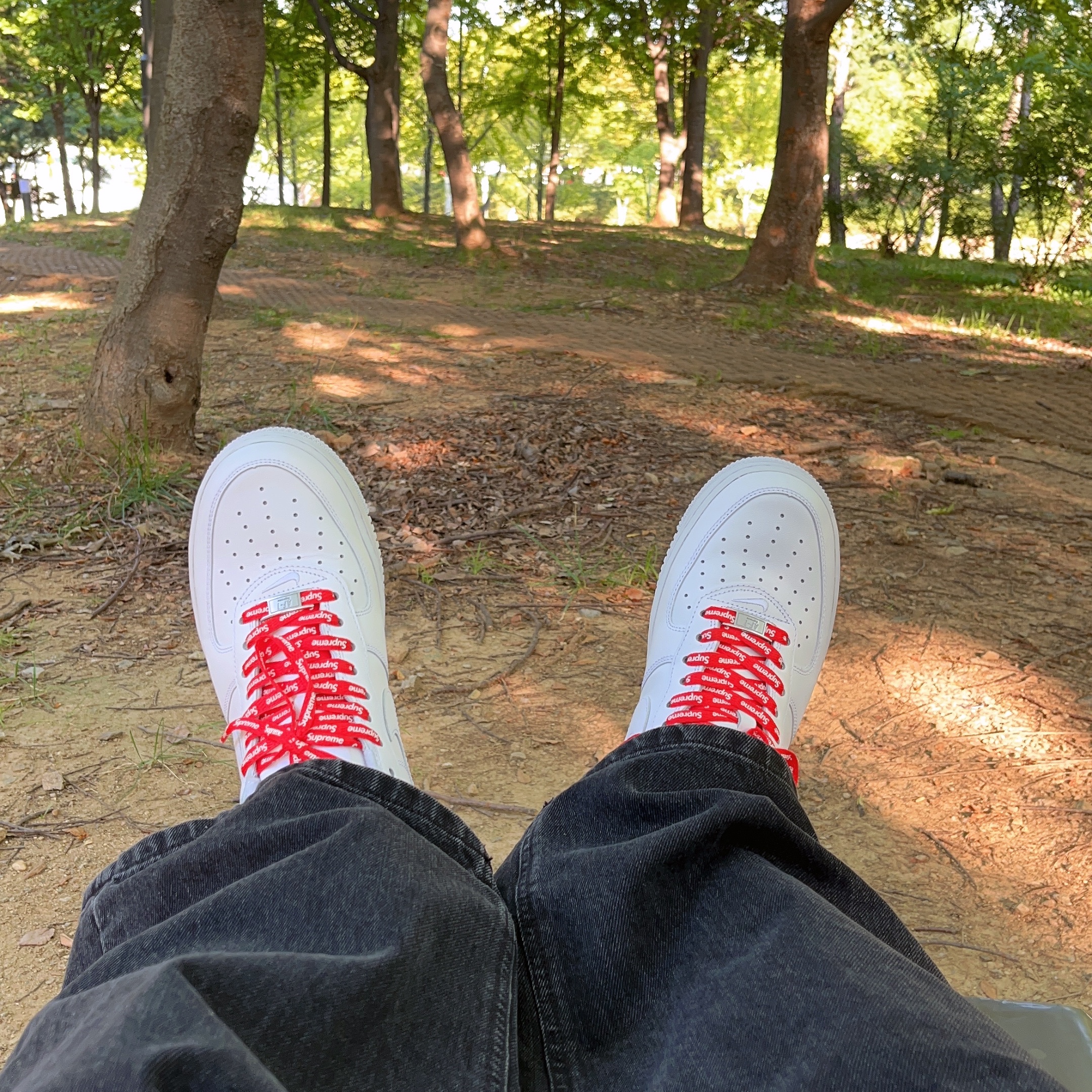 Nike x Supreme Air Force 1 Low White 착용 스타일