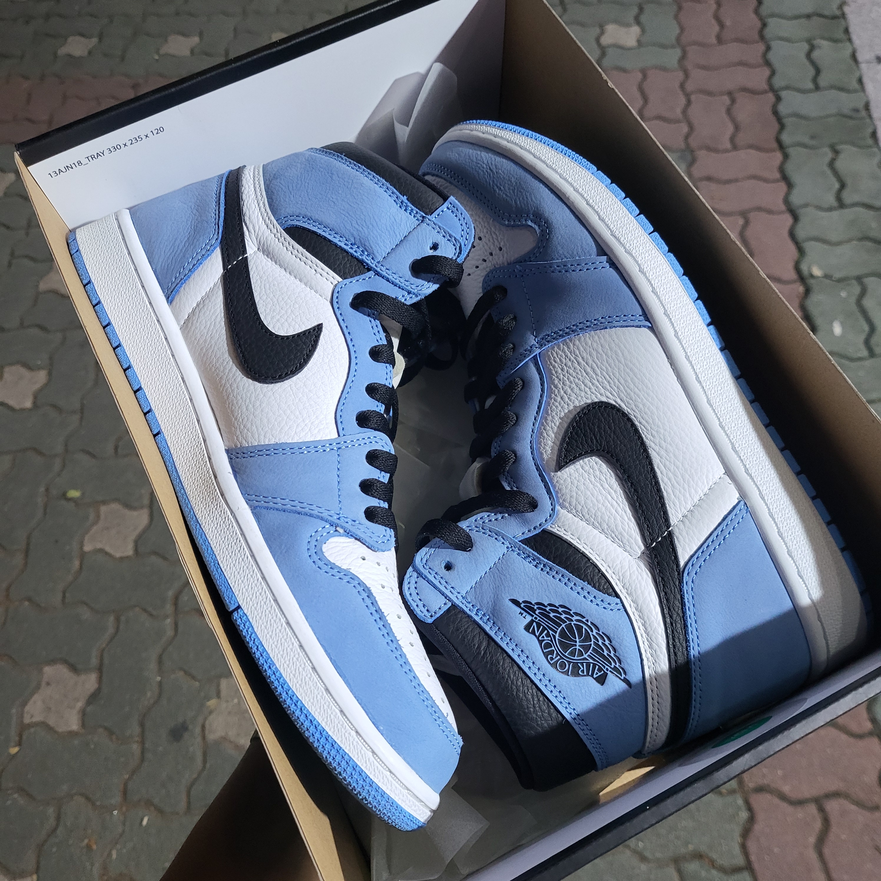 Jordan 1 Retro High OG University Blue 착용 스타일