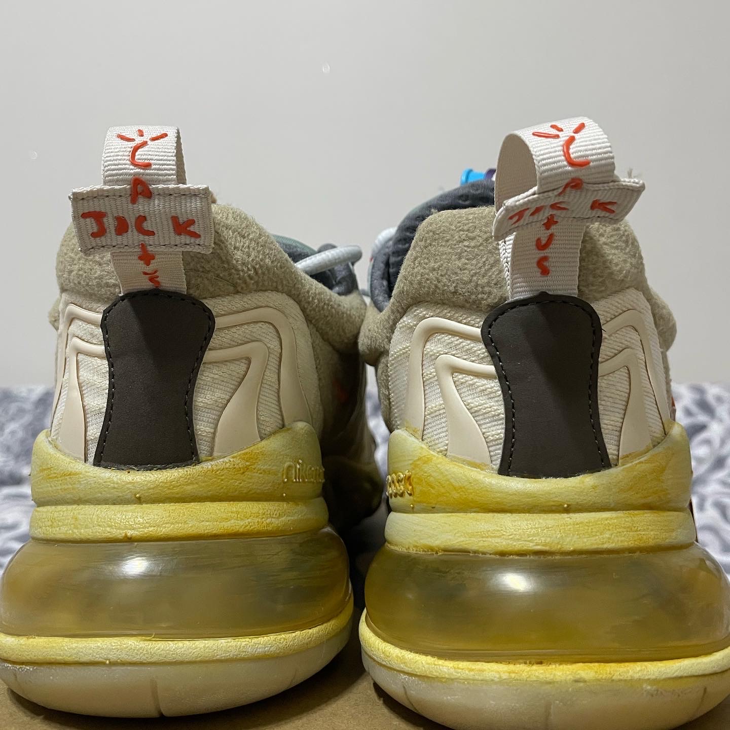 Nike x Travis Scott Air Max 270 React Cactus Trails 착용 스타일 - 3