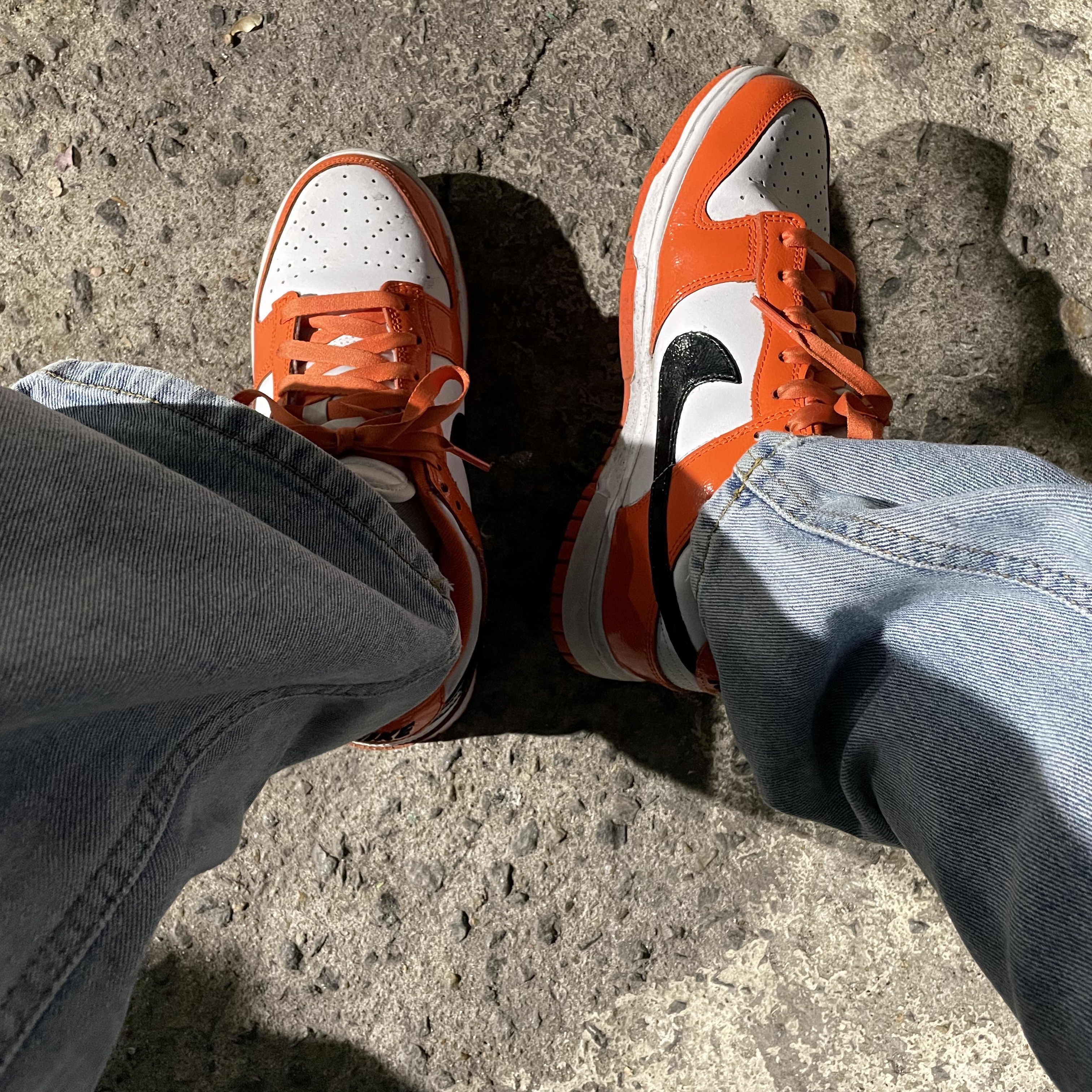 (W) Nike Dunk Low Essential Brilliant Orange 착용 스타일 - 1