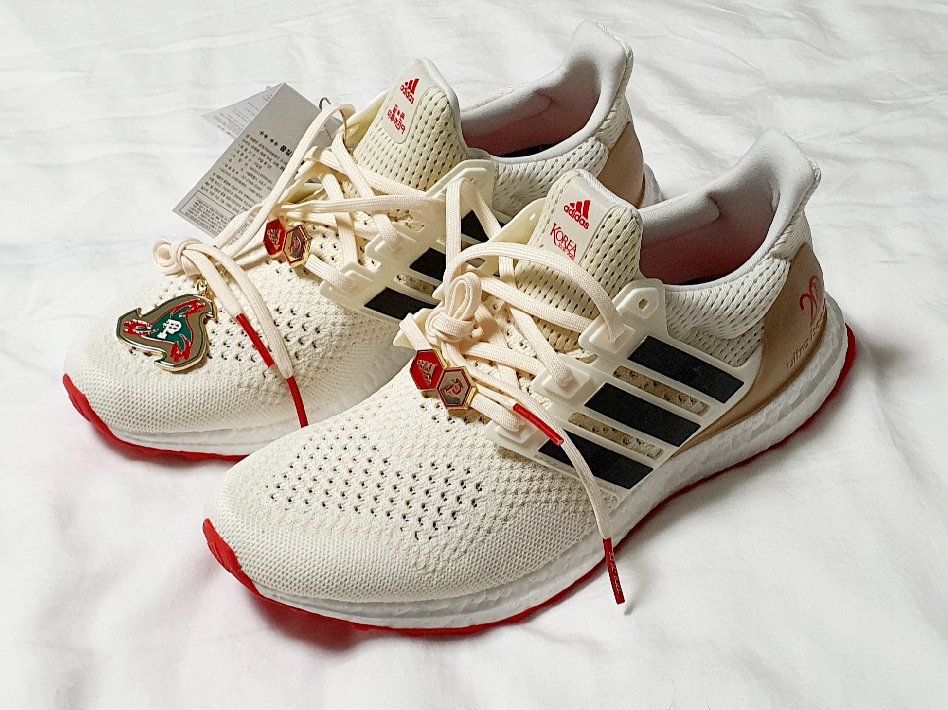Adidas x Over The Pitch Ultraboost DNA Seoul Off White 착용 스타일 - 1