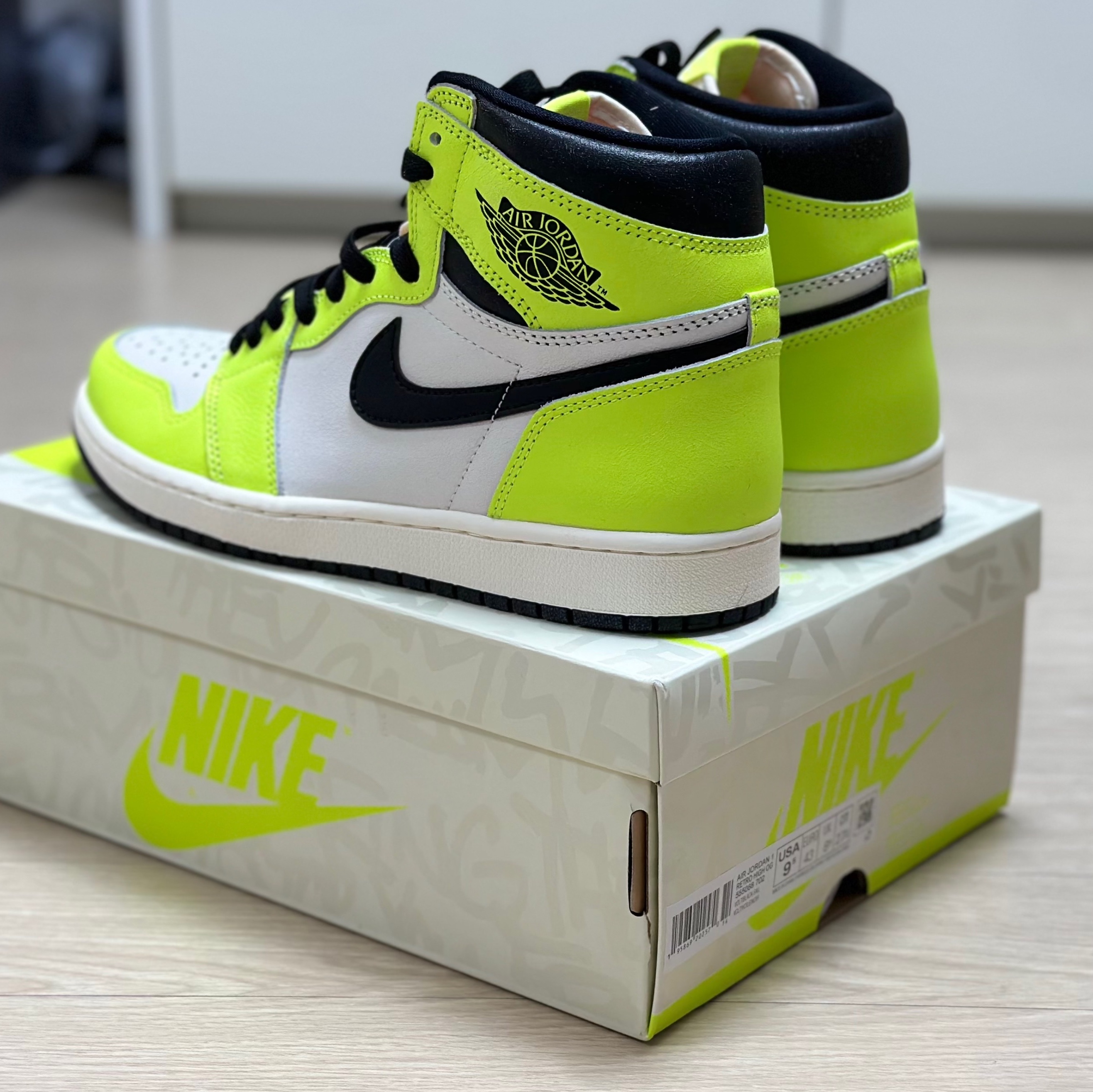 Jordan 1 Retro High OG Volt 착용 스타일 - 3