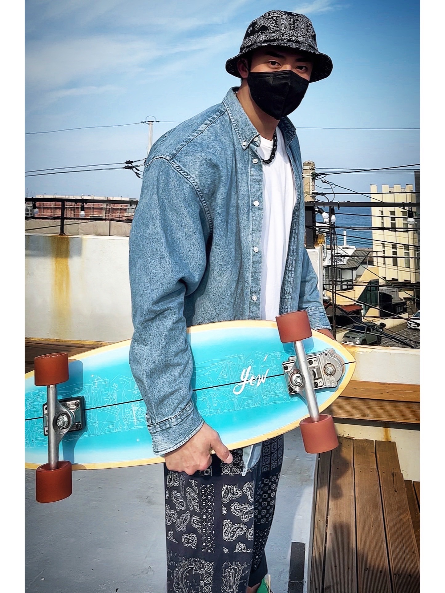 Supreme Bandana Crusher Black - 21SS, Supreme Small Box Shirt Denim - 22SS 착용 스타일 - 3