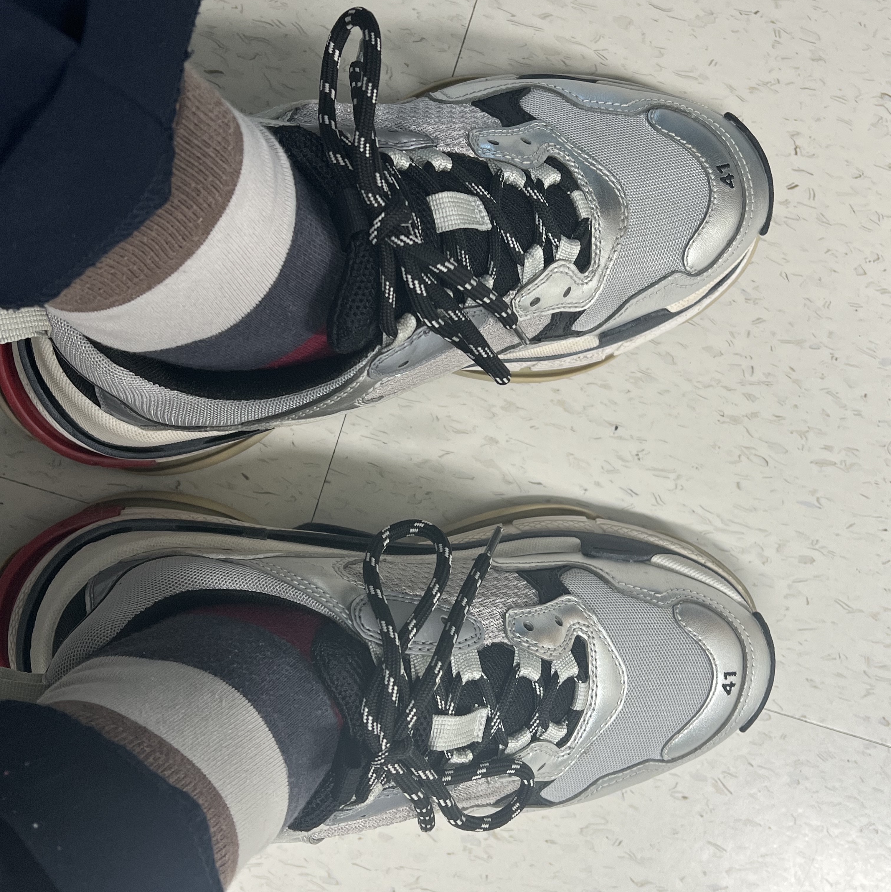 Balenciaga Triple S Silver Red 2018 착용 스타일