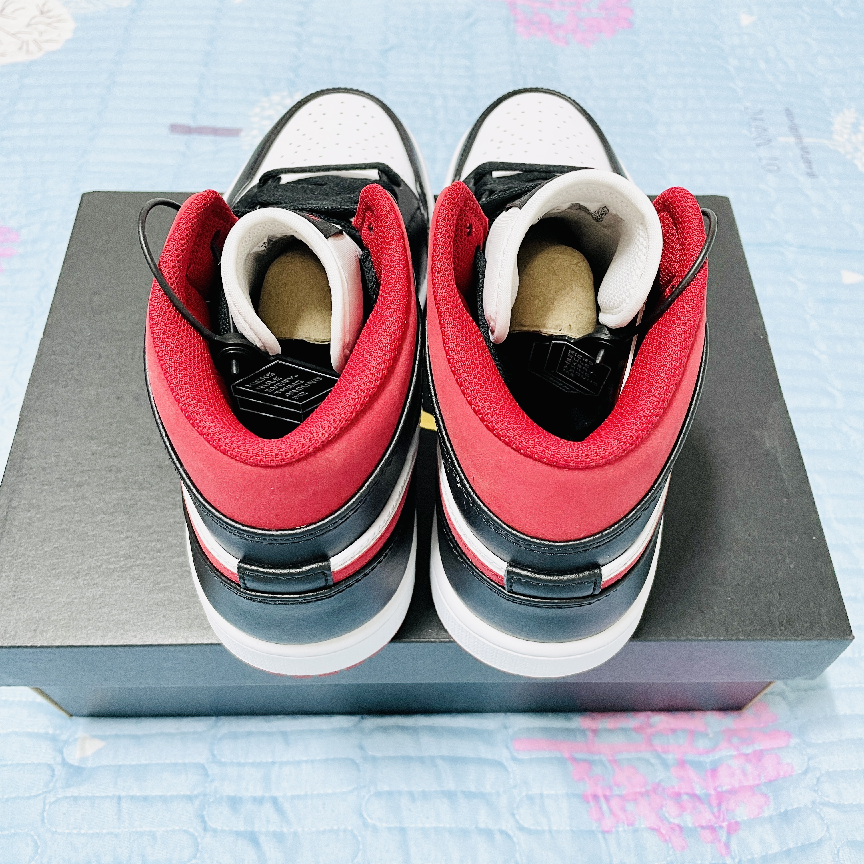 Jordan 1 Mid Gym Red Black White 착용 스타일 - 4