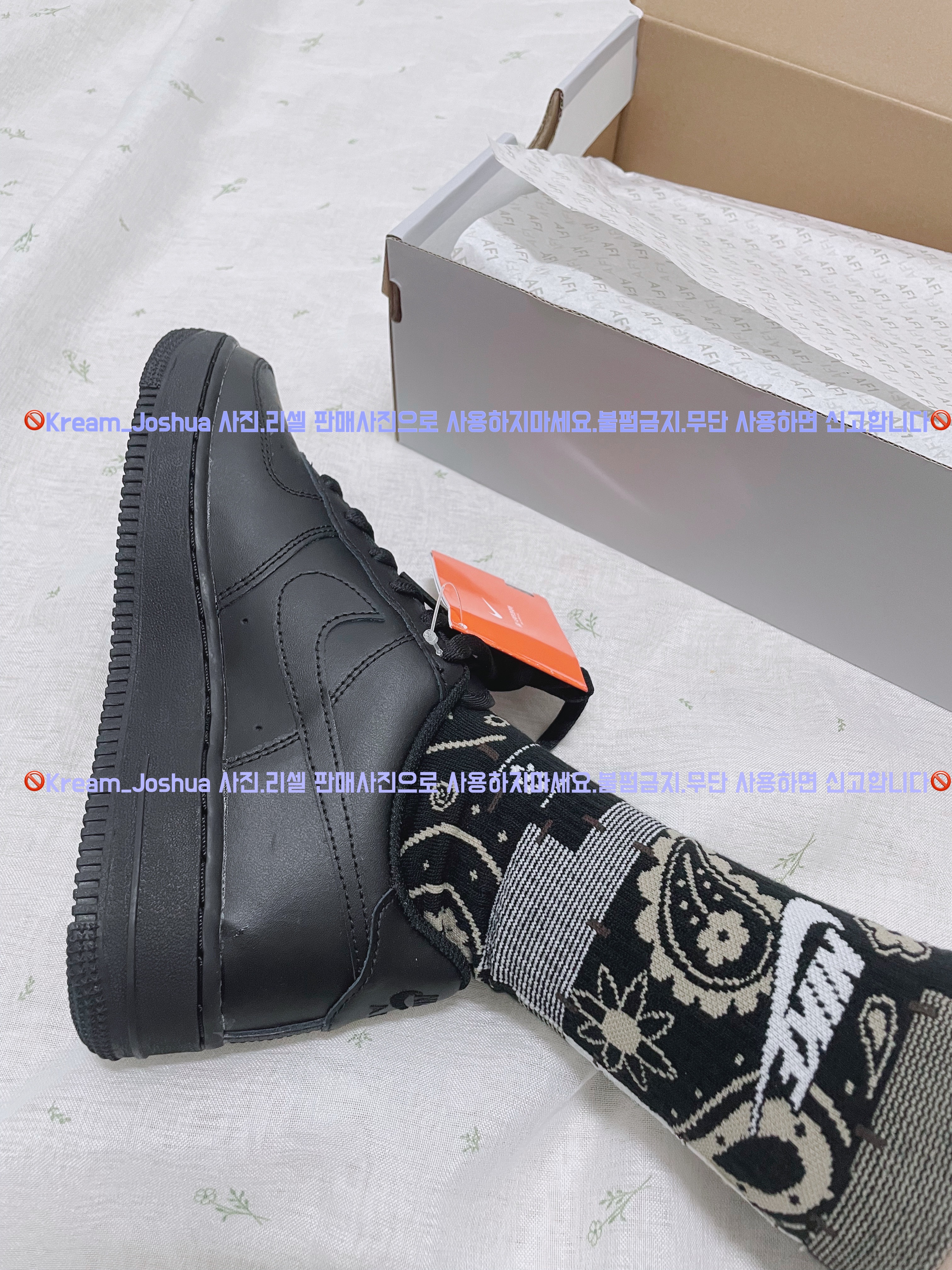 Nike Air Force 1 '07 Low Triple Black, (W) Nike Air Force 1 '07 Low Triple Black 착용 스타일 - 2