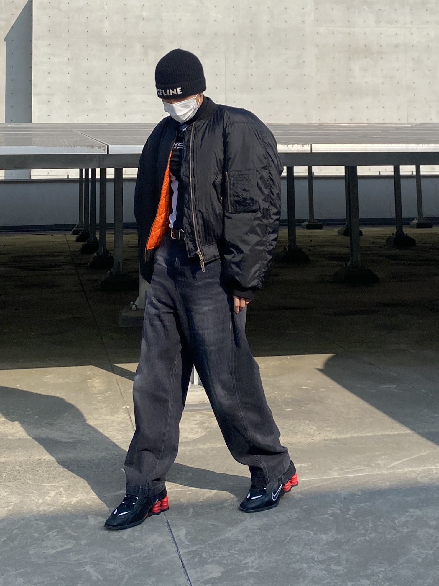 Celine Embroidered Knit Wool Beanie Black, Bottega Veneta Mini Leather Cassette Black 착용 스타일 - 4