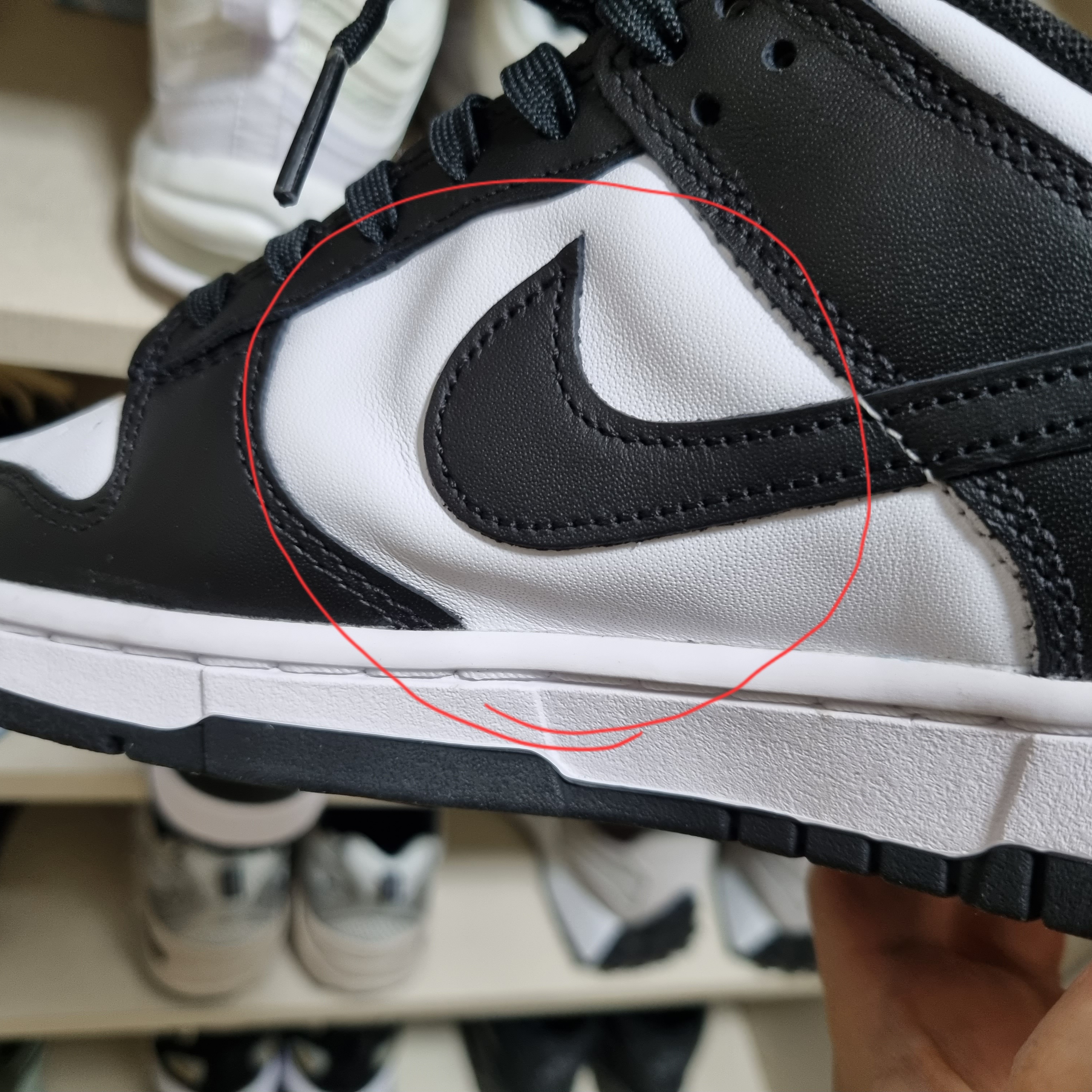 Nike Dunk Low Retro Black 착용 스타일 - 2