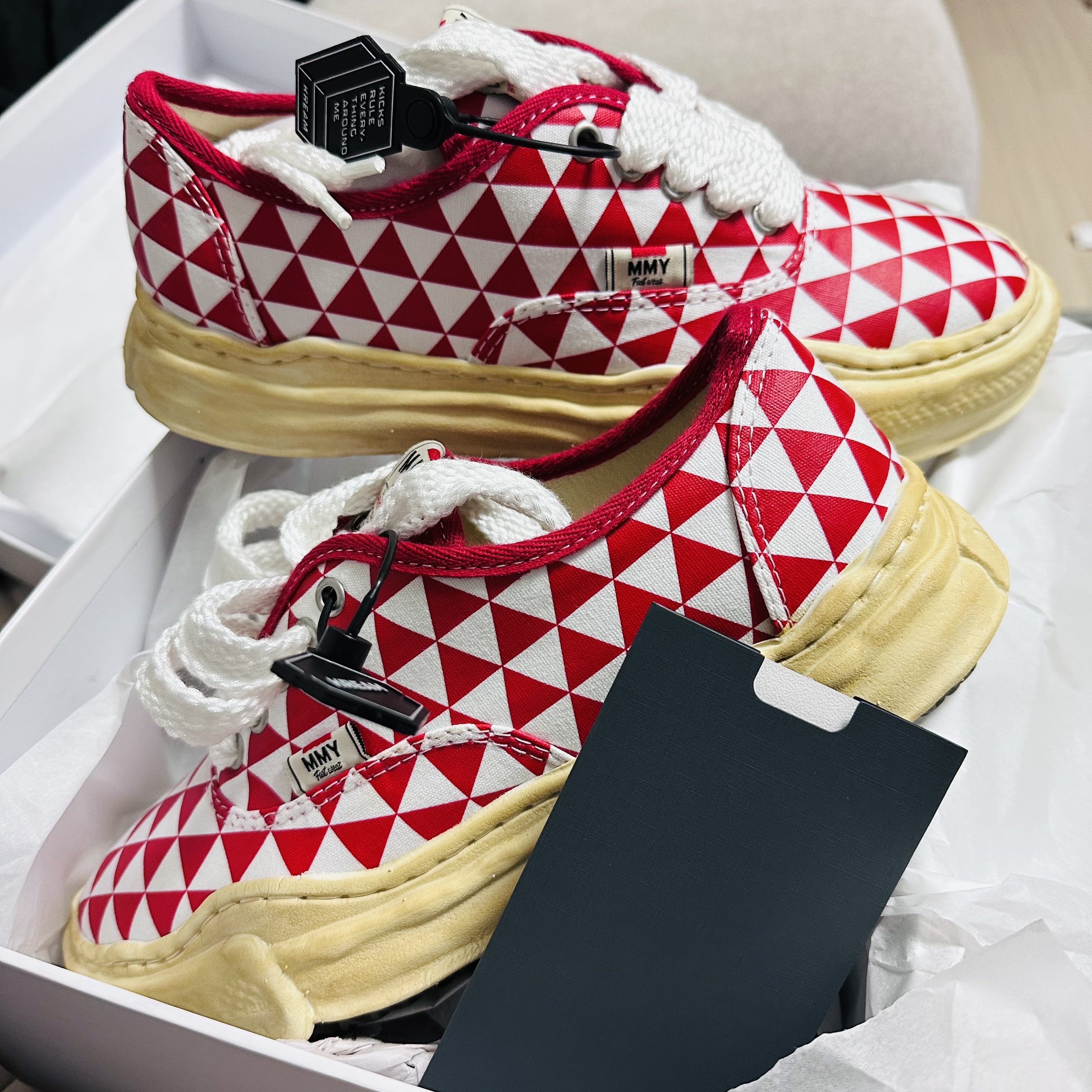 Maison Mihara Yasuhiro Baker OD OG Sole Print Canvas Low-top Sneakers Red 착용 스타일 - 1