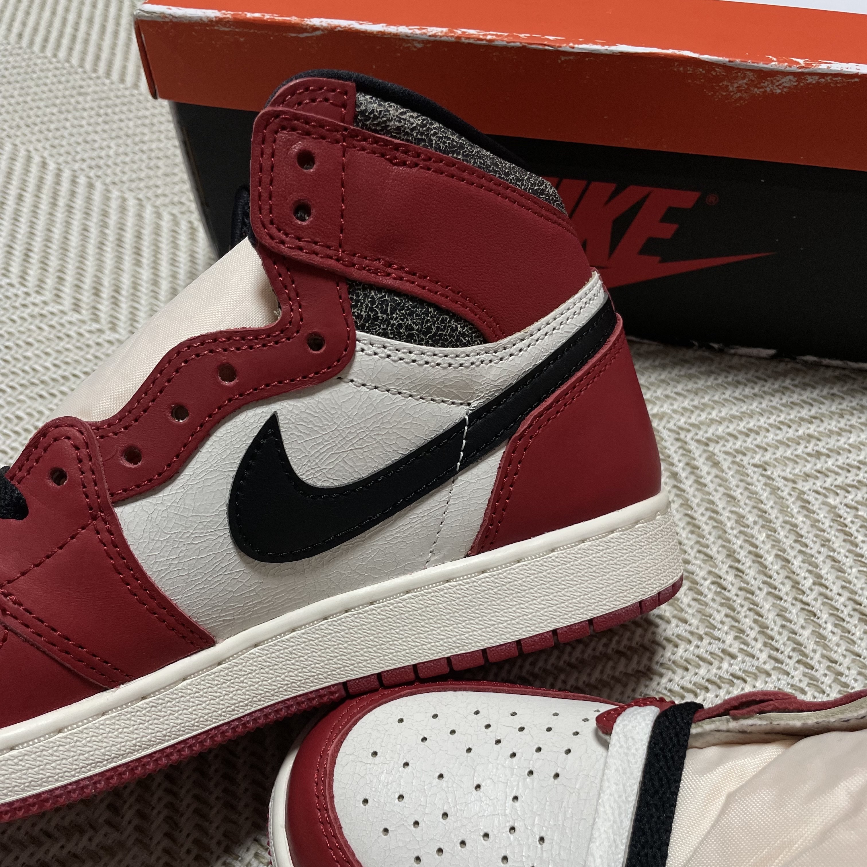 (GS) Jordan 1 Retro High OG Chicago 2022, Jordan 1 Retro High OG Chicago 2022 착용 스타일 - 2