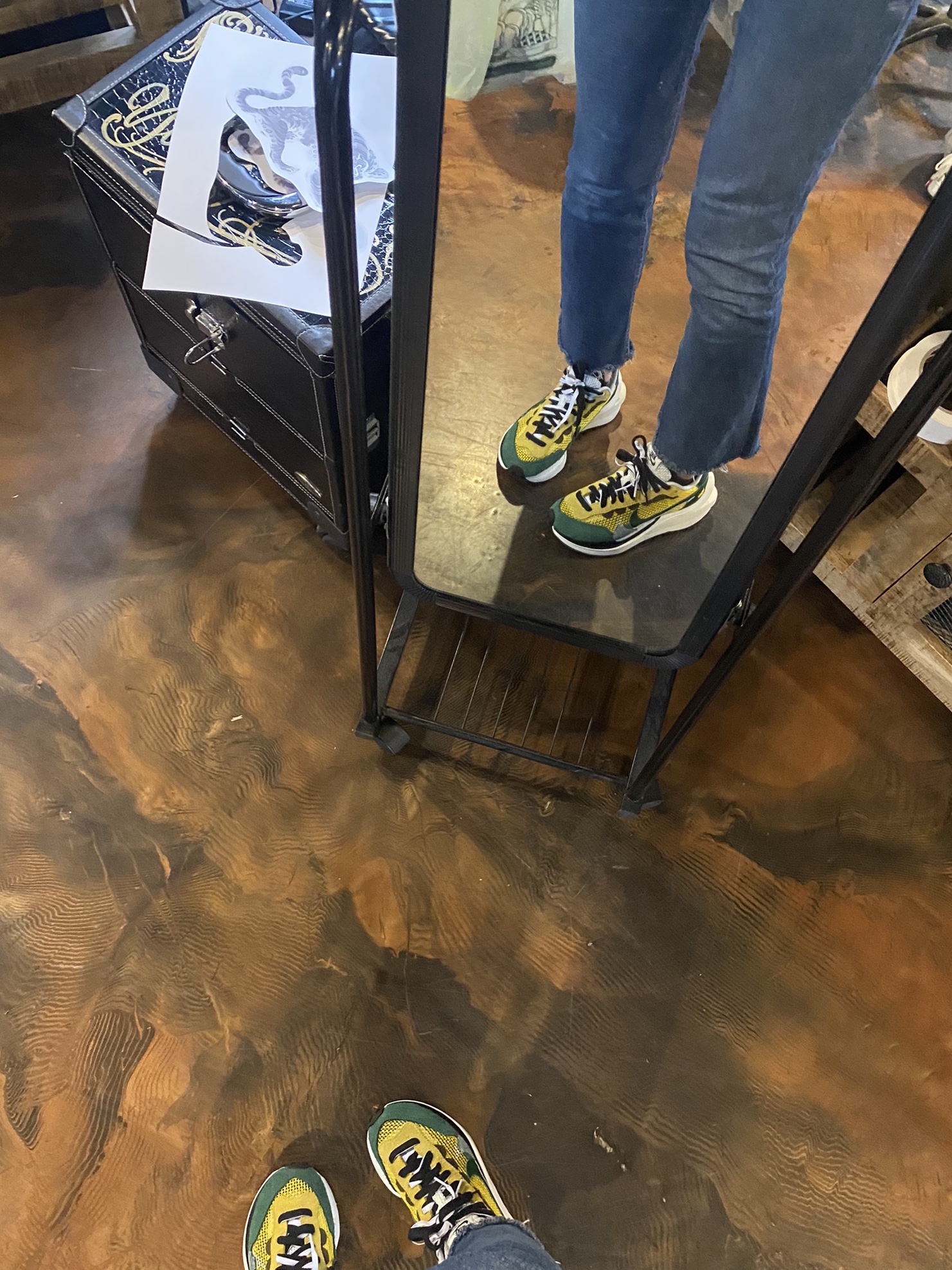 Nike x Sacai VaporWaffle Tour Yellow & Gorge Green Sail 착용 스타일 - 3