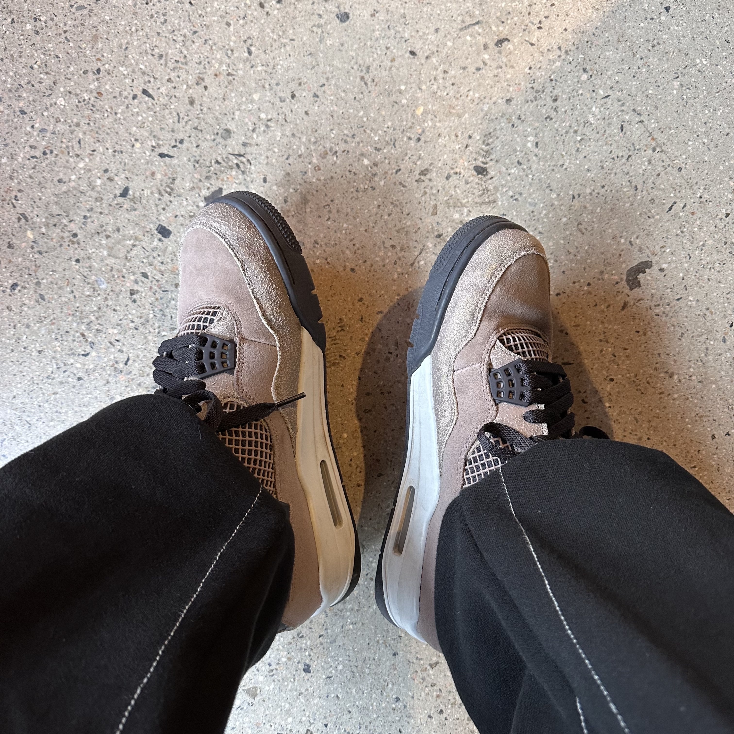 Jordan 4 Retro Taupe Haze 착용 스타일