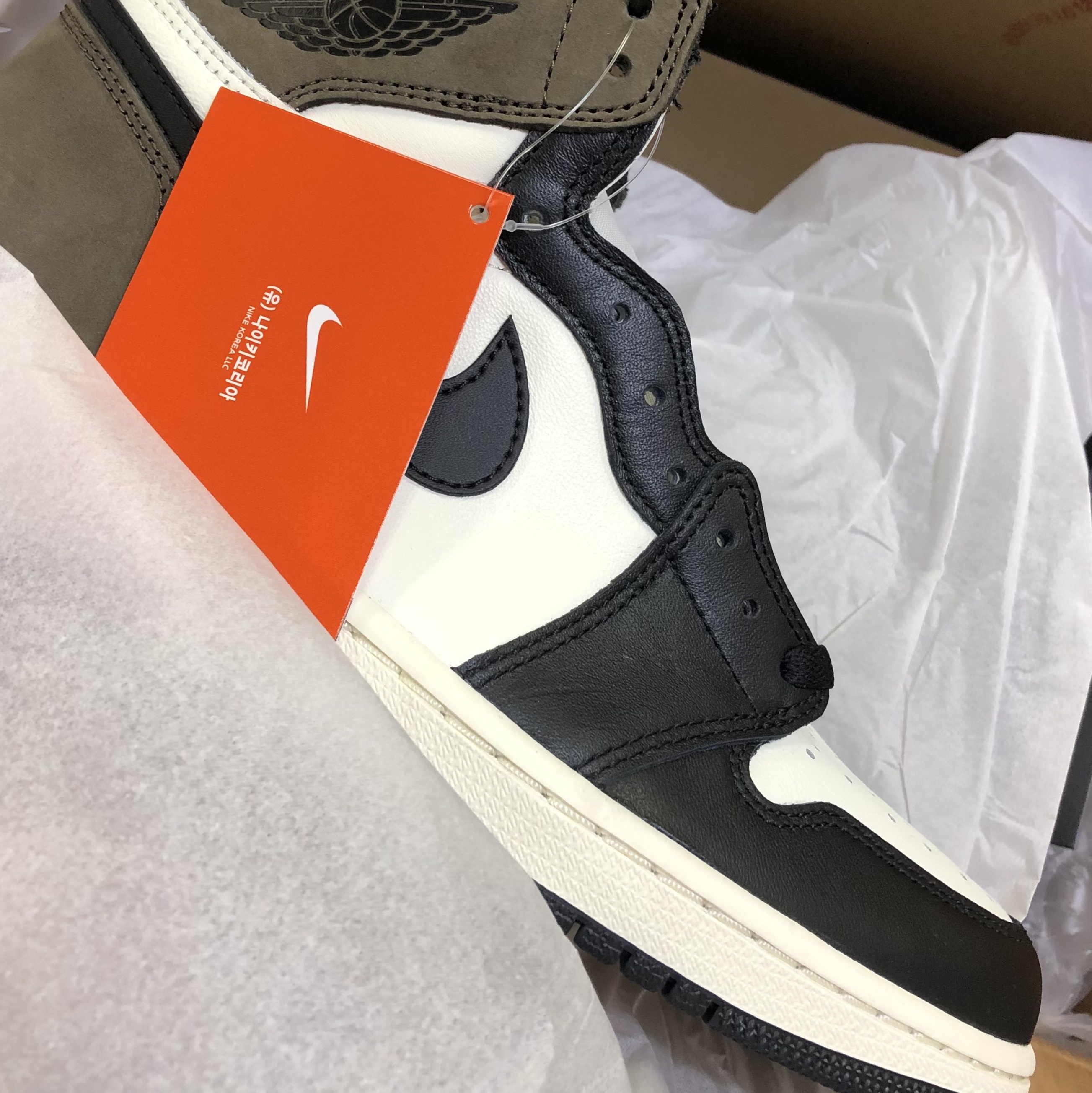 Jordan 1 Retro High OG Black Mocha 착용 스타일
