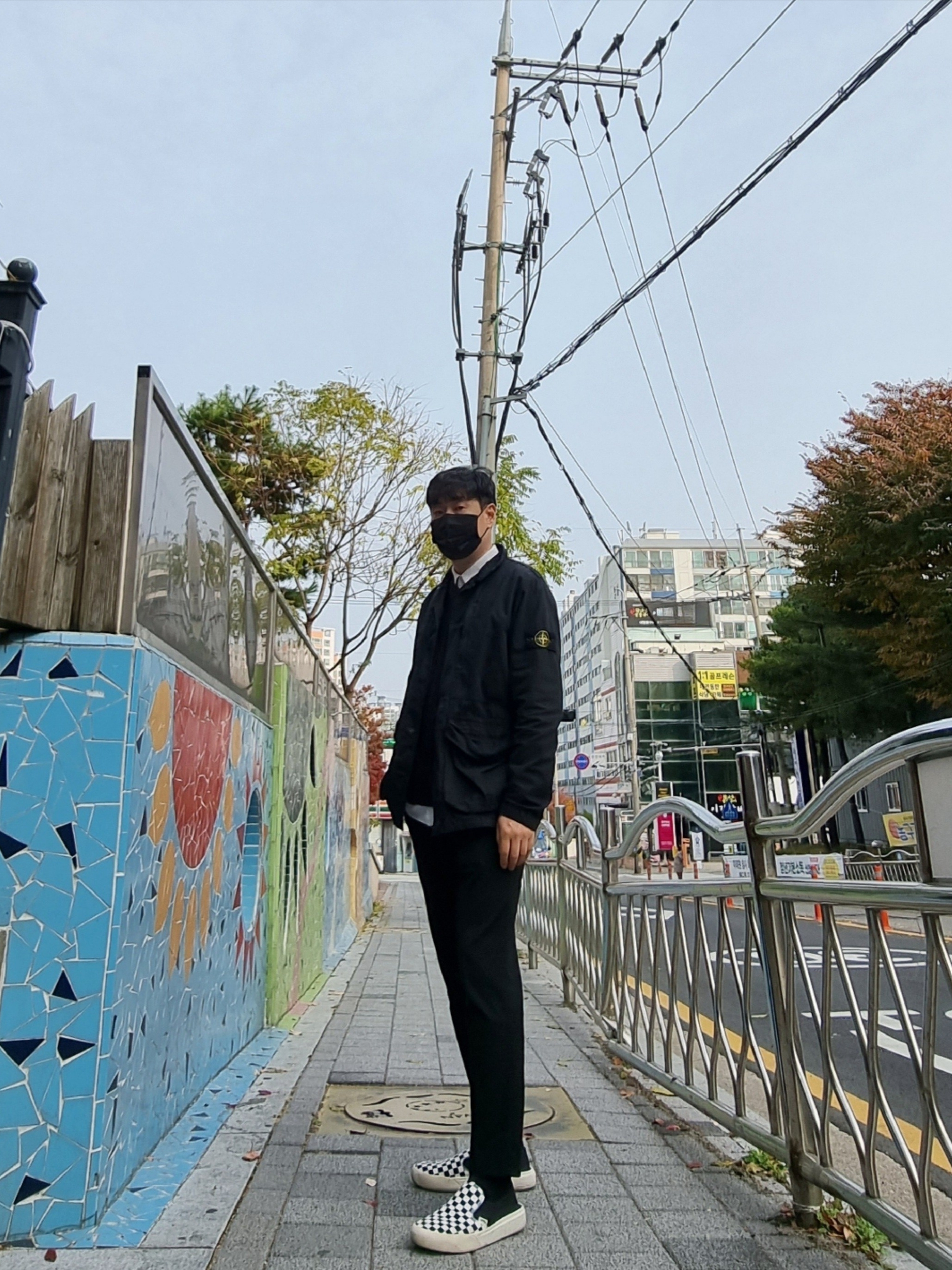 Stone Island 439WN Brushed Cotton Canvas Garment Dyed Old Effect Jacket Black - 22SS, Vans Checkerboard Comfycush One Black 착용 스타일