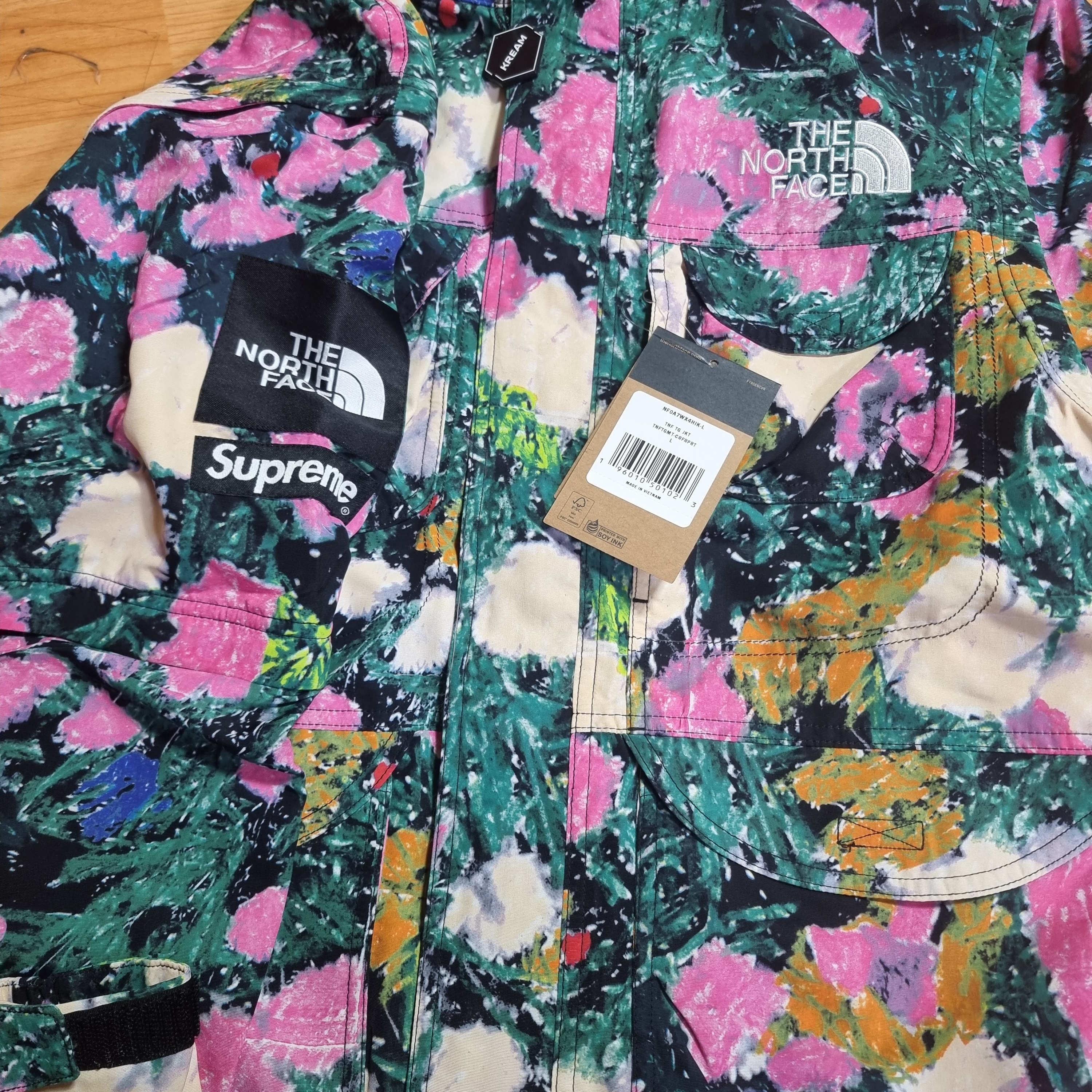 Supreme x The North Face Trekking Convertible Jacket Flowers - 22SS 착용 스타일 - 1