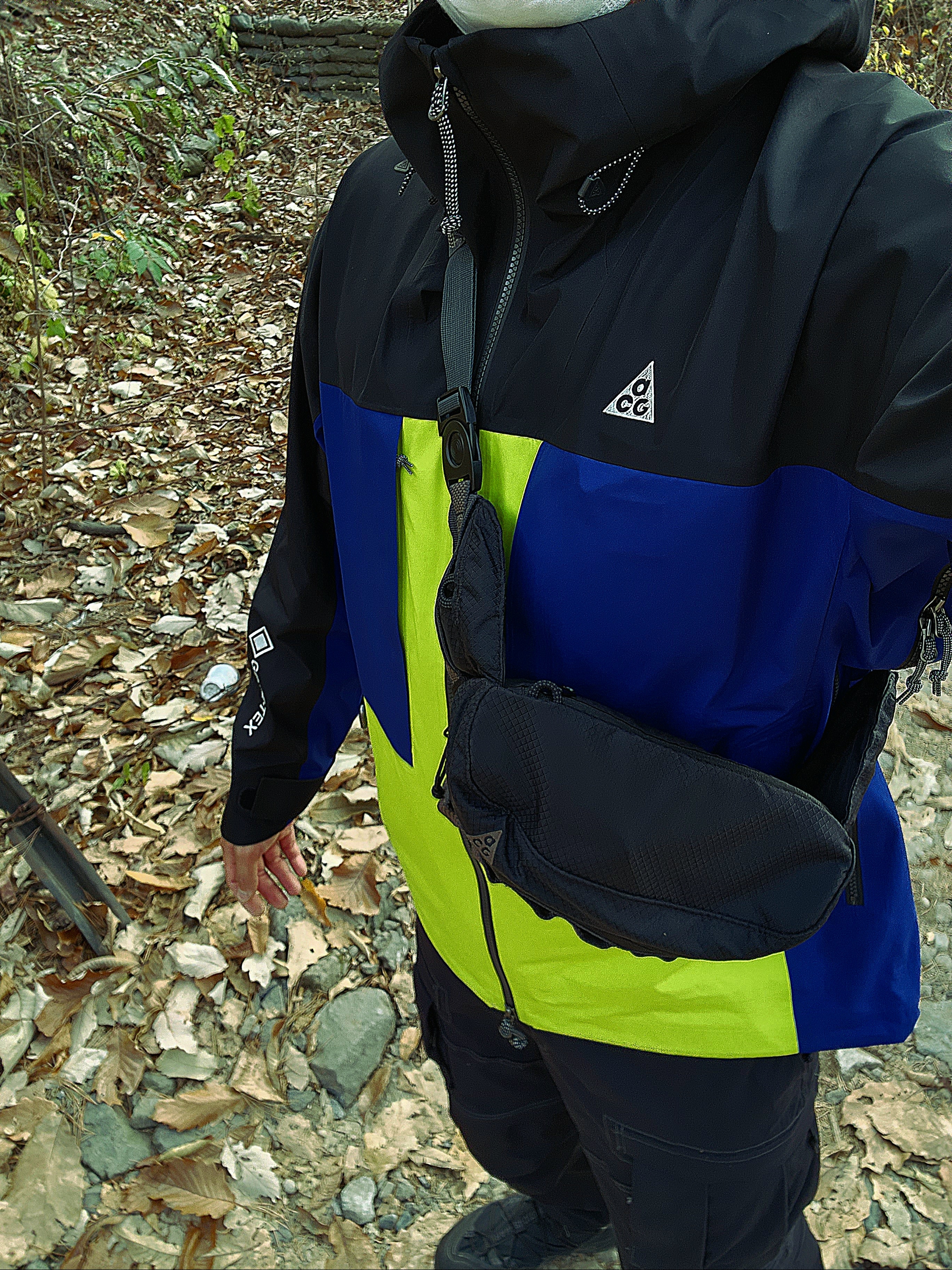 Nike ACG Gore-Tex Misery Ridge Jacket Black Deep Royal Blue Cyber - Asia, Nike ACG Smith Summit Cargo Pants Black Summit White - Asia 착용 스타일