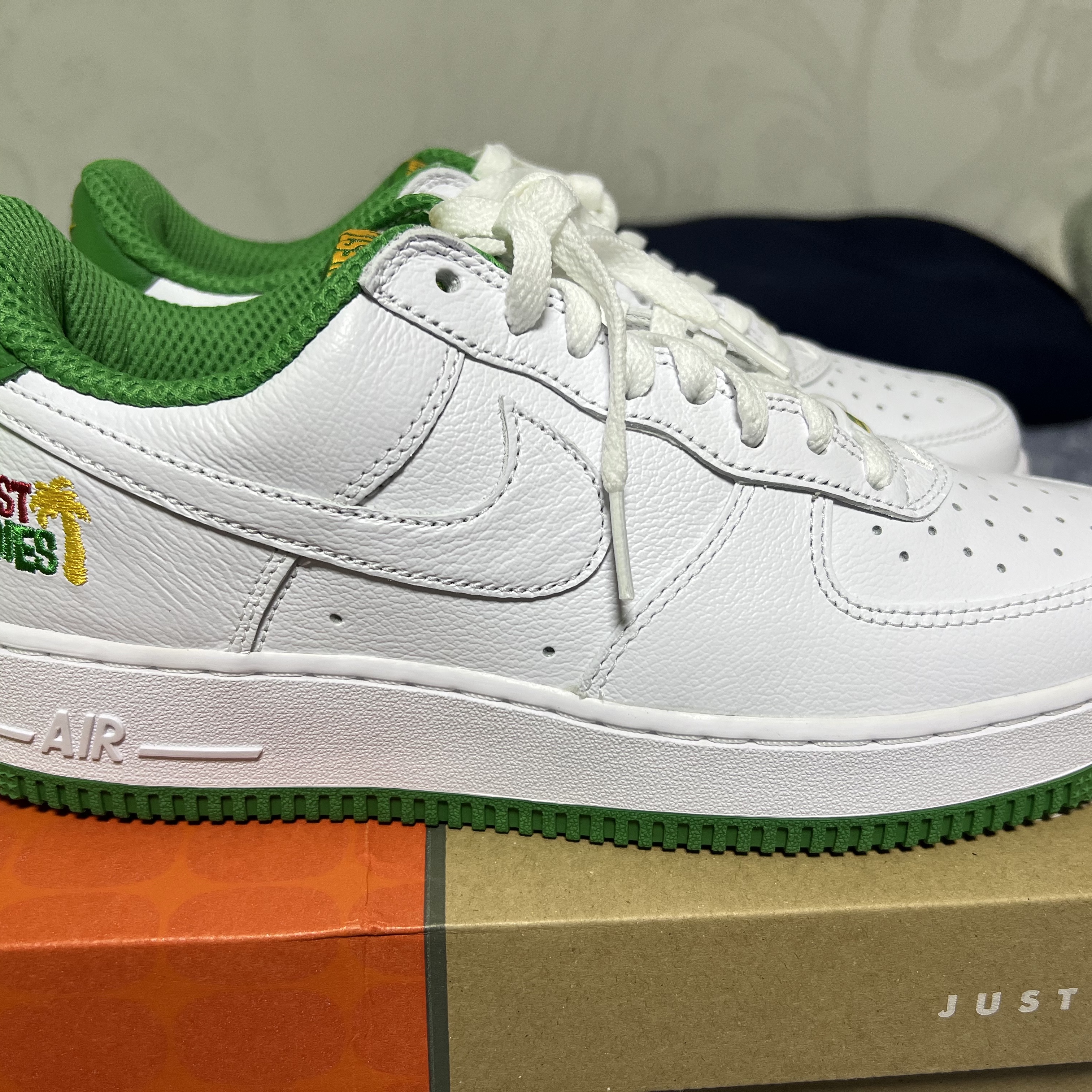 Nike Air Force 1 Low Retro QS West Indies Classic Green 착용 스타일 - 2