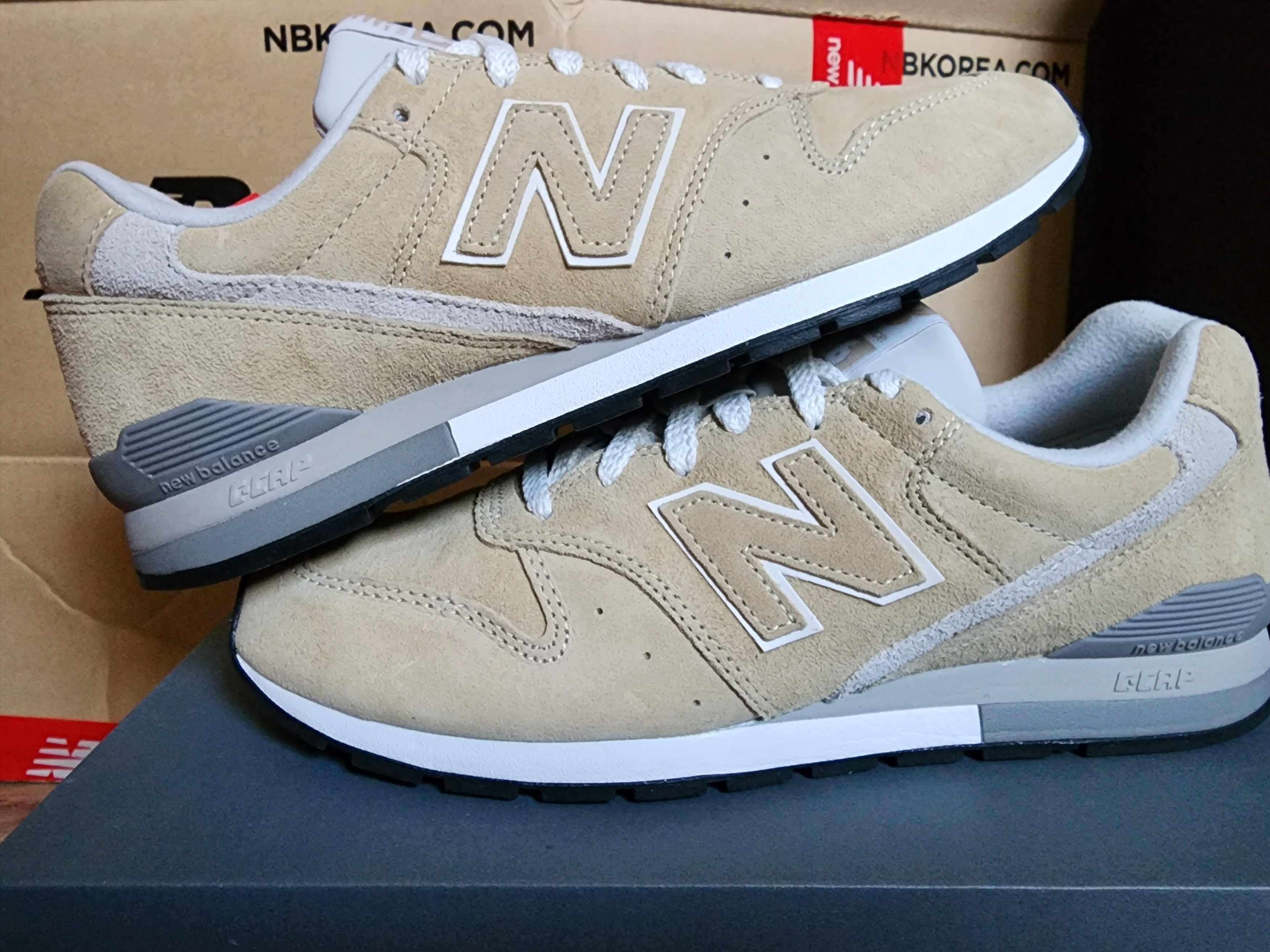 New Balance 996 Beige 착용 스타일 - 3