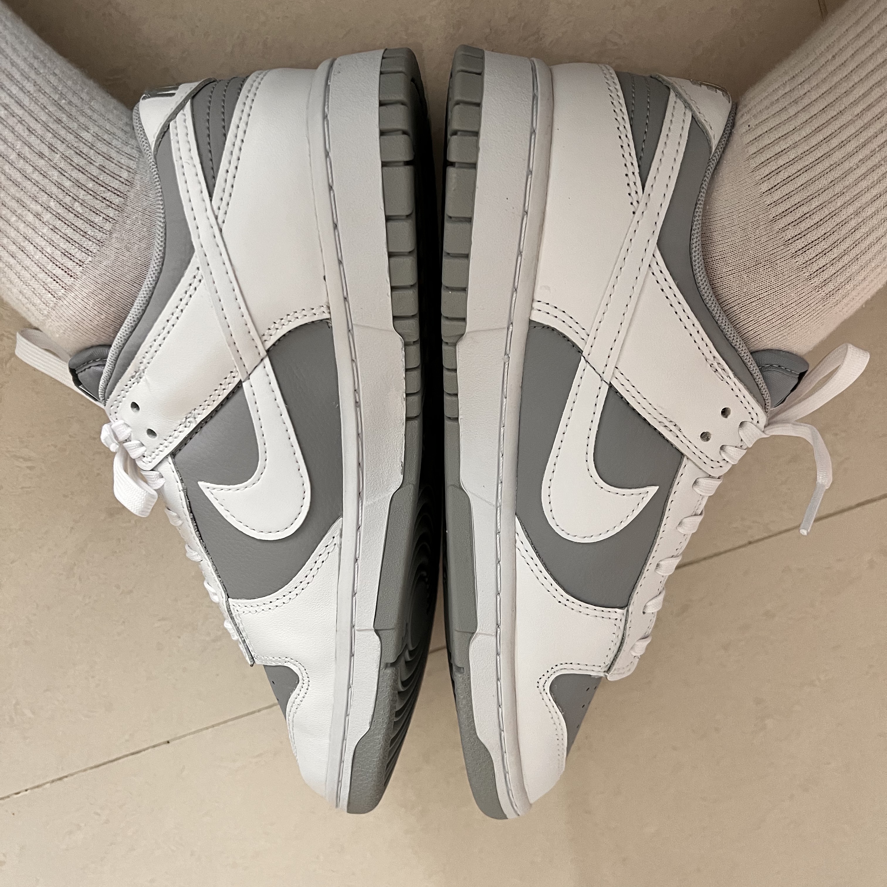 Nike Dunk Low Retro White Neutral Grey 착용 스타일 - 1