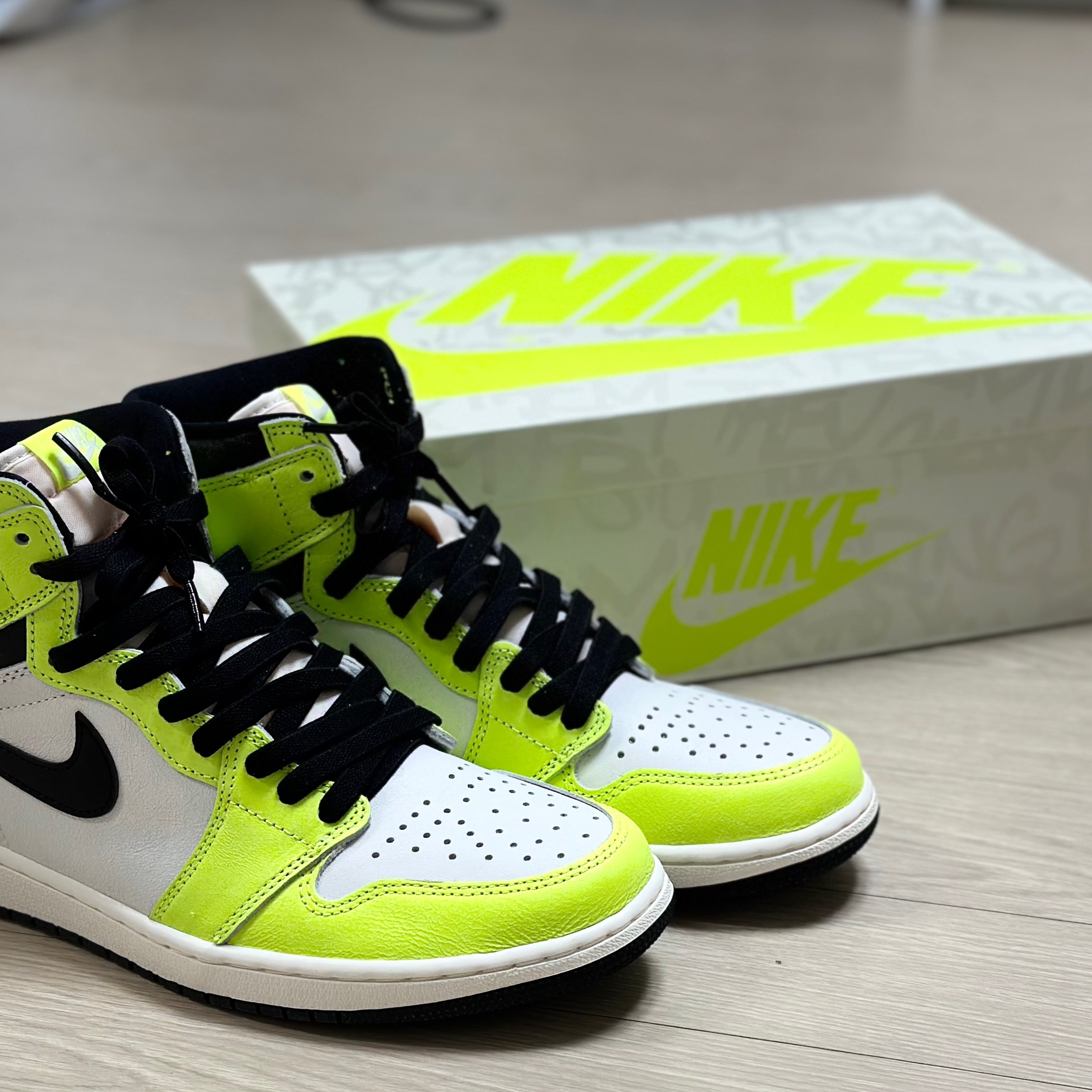 Jordan 1 Retro High OG Volt 착용 스타일 - 2