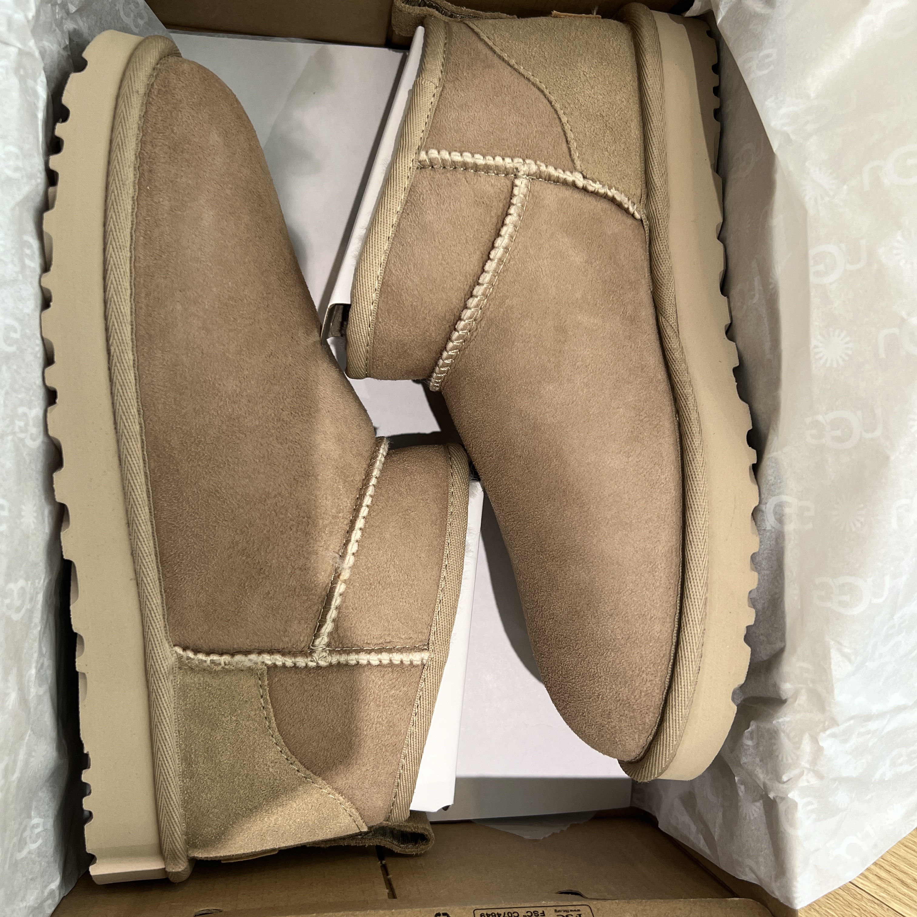 (W) UGG Classic Ultra Mini Boots Sand 착용 스타일
