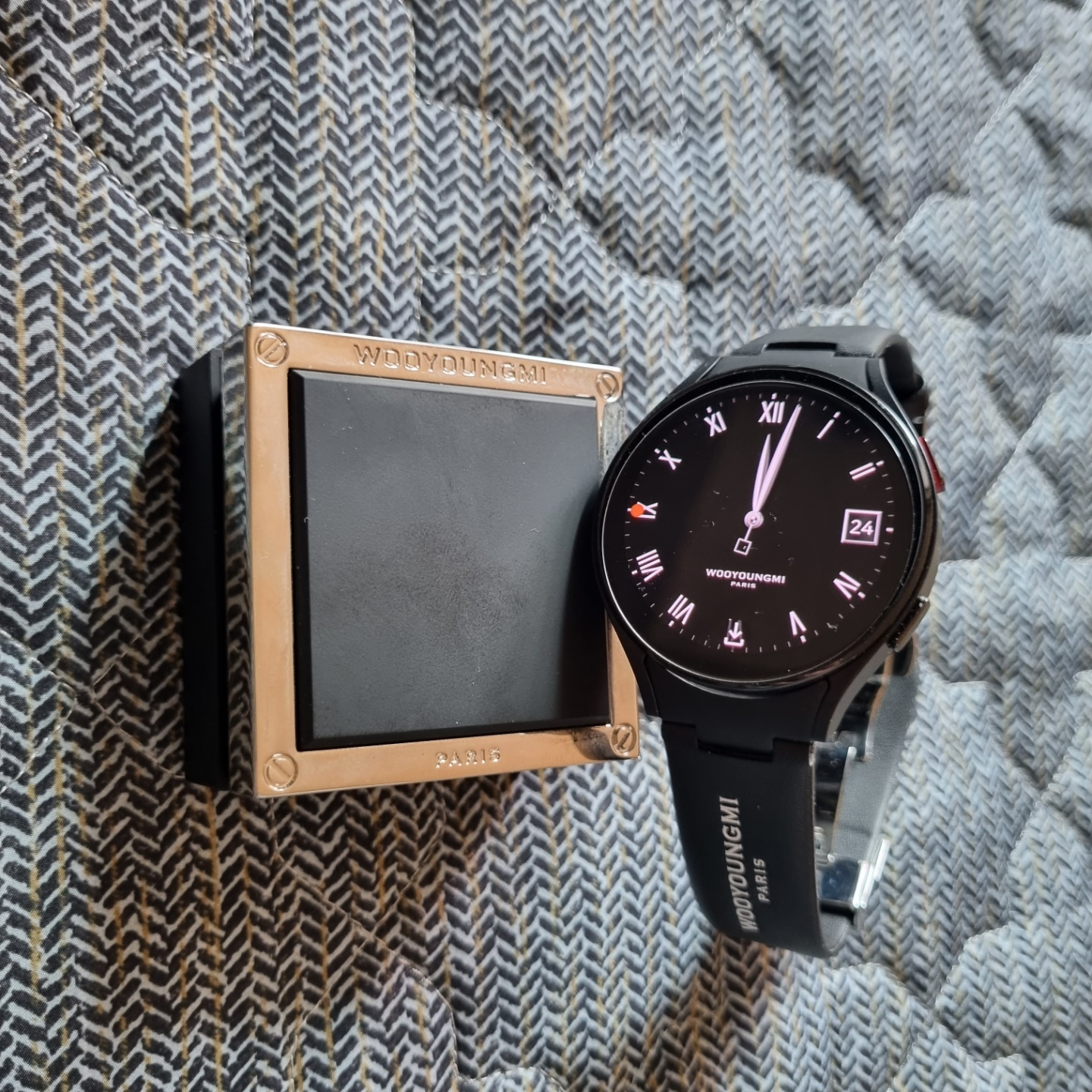 Samsung Galaxy Watch4 44mm Wooyoungmi Edition (Korean Ver.), Samsung Galaxy Buds2 Wooyoungmi Edition (Korean Ver.) 착용 스타일