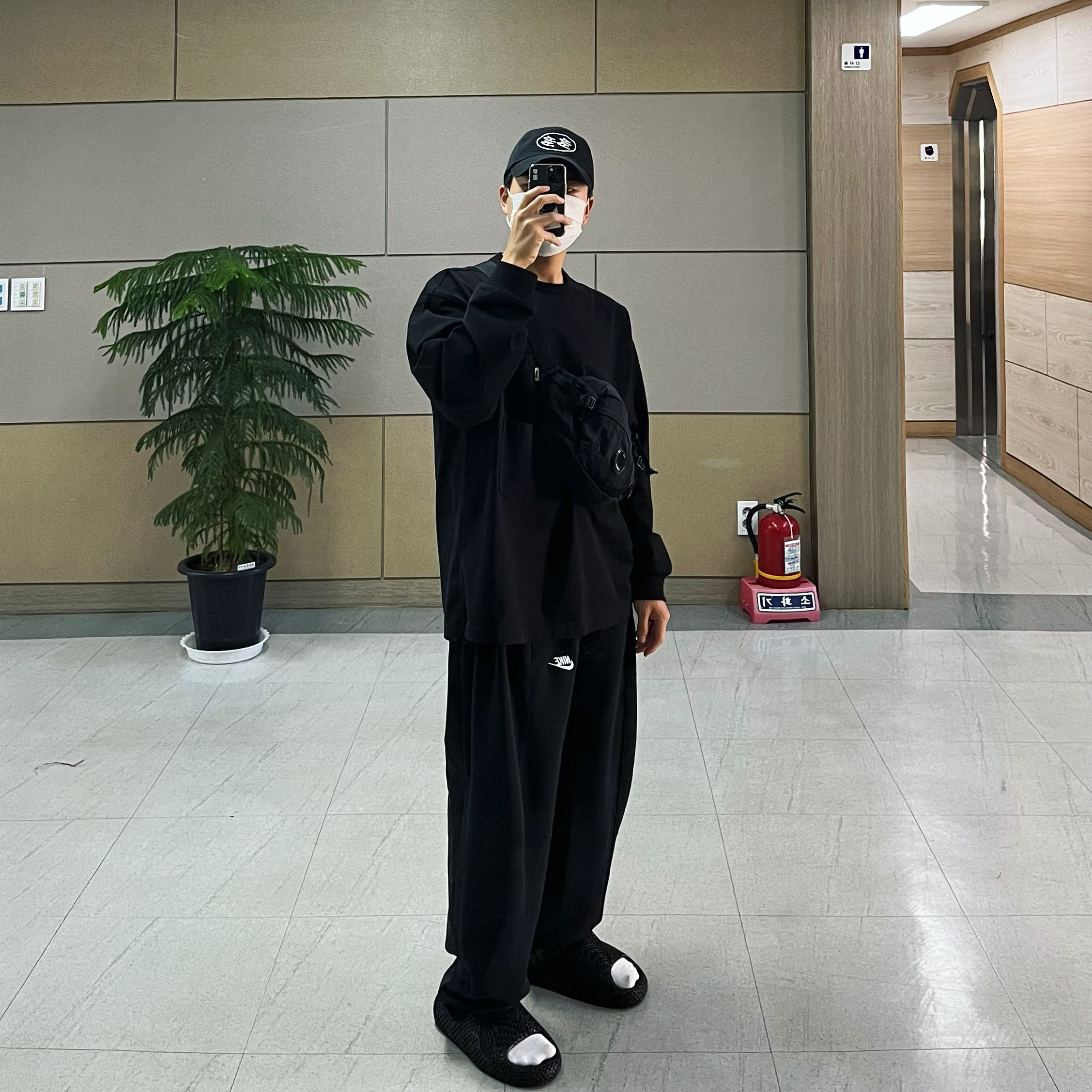Dada Student Cap Black, Asics Actibreeze 3D Sandal Black 착용 스타일