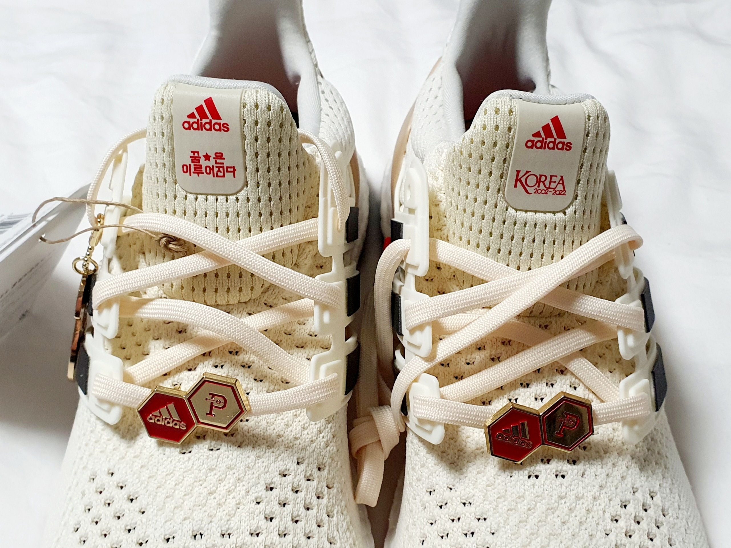 Adidas x Over The Pitch Ultraboost DNA Seoul Off White 착용 스타일 - 2