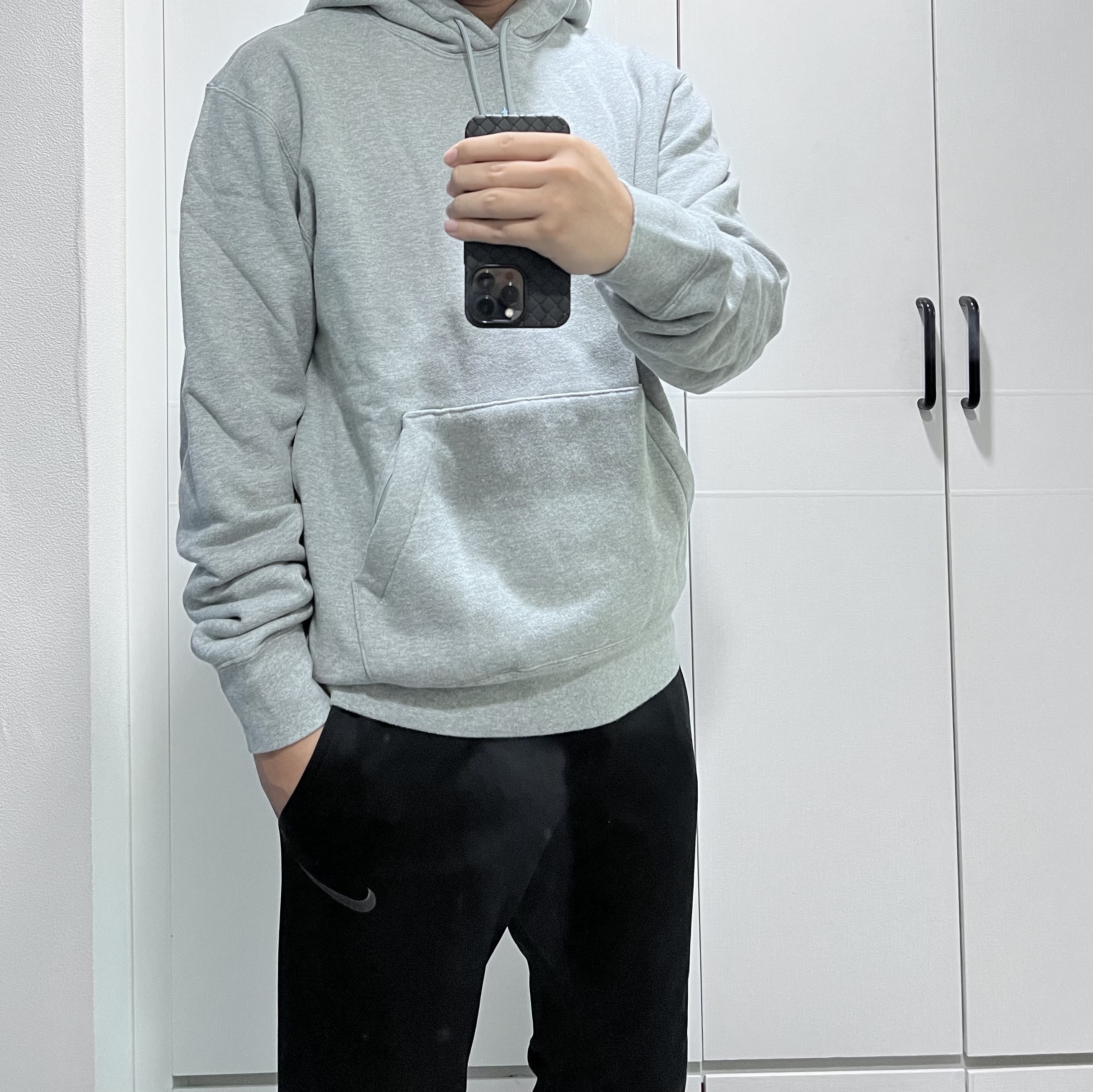 Nike x Drake Nocta NRG Fleece Hoodie Dark Grey Heather (DX2837-063) 착용 스타일 - 2
