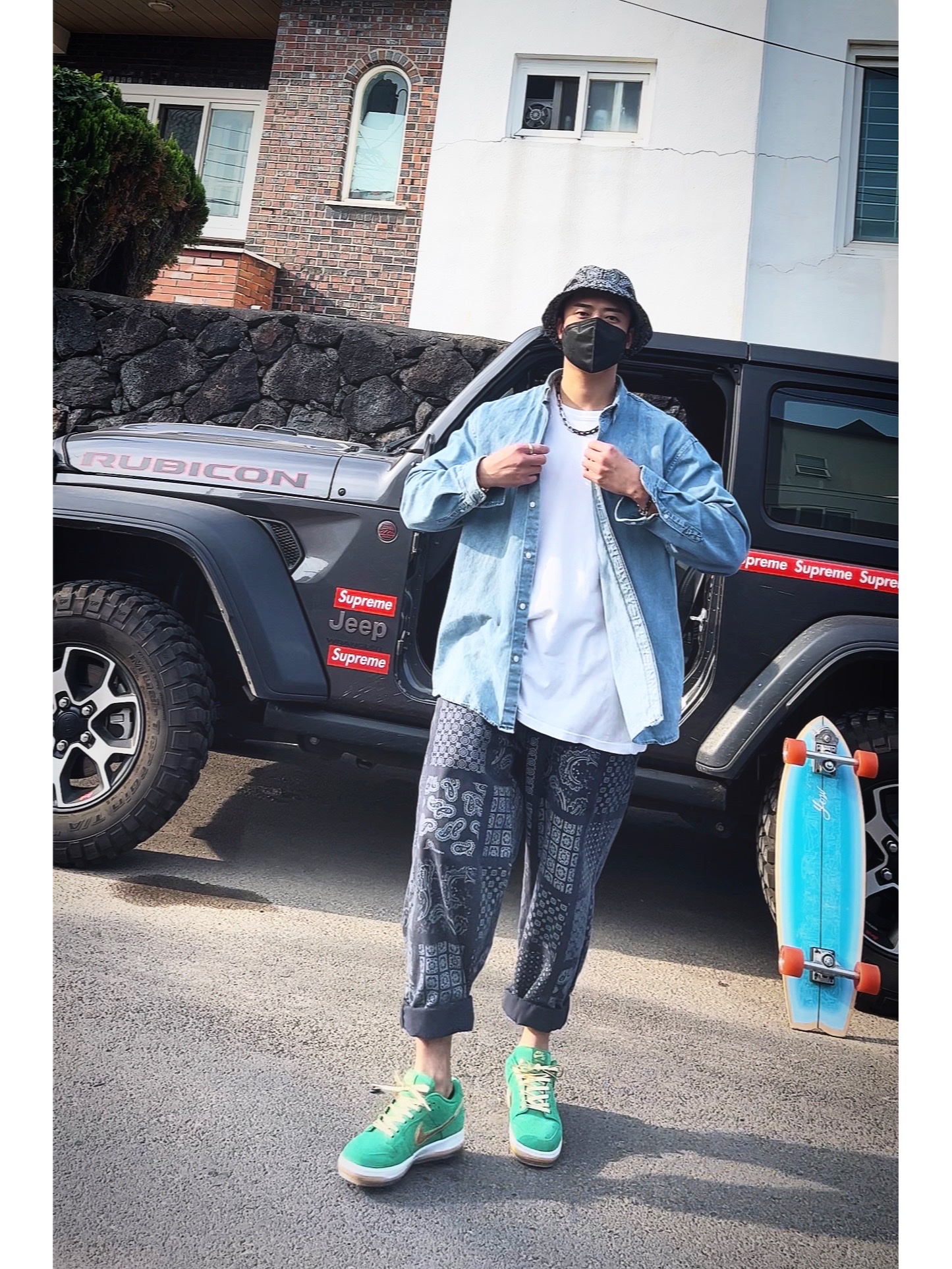 Supreme Bandana Crusher Black - 21SS, Supreme Small Box Shirt Denim - 22SS 착용 스타일 - 2