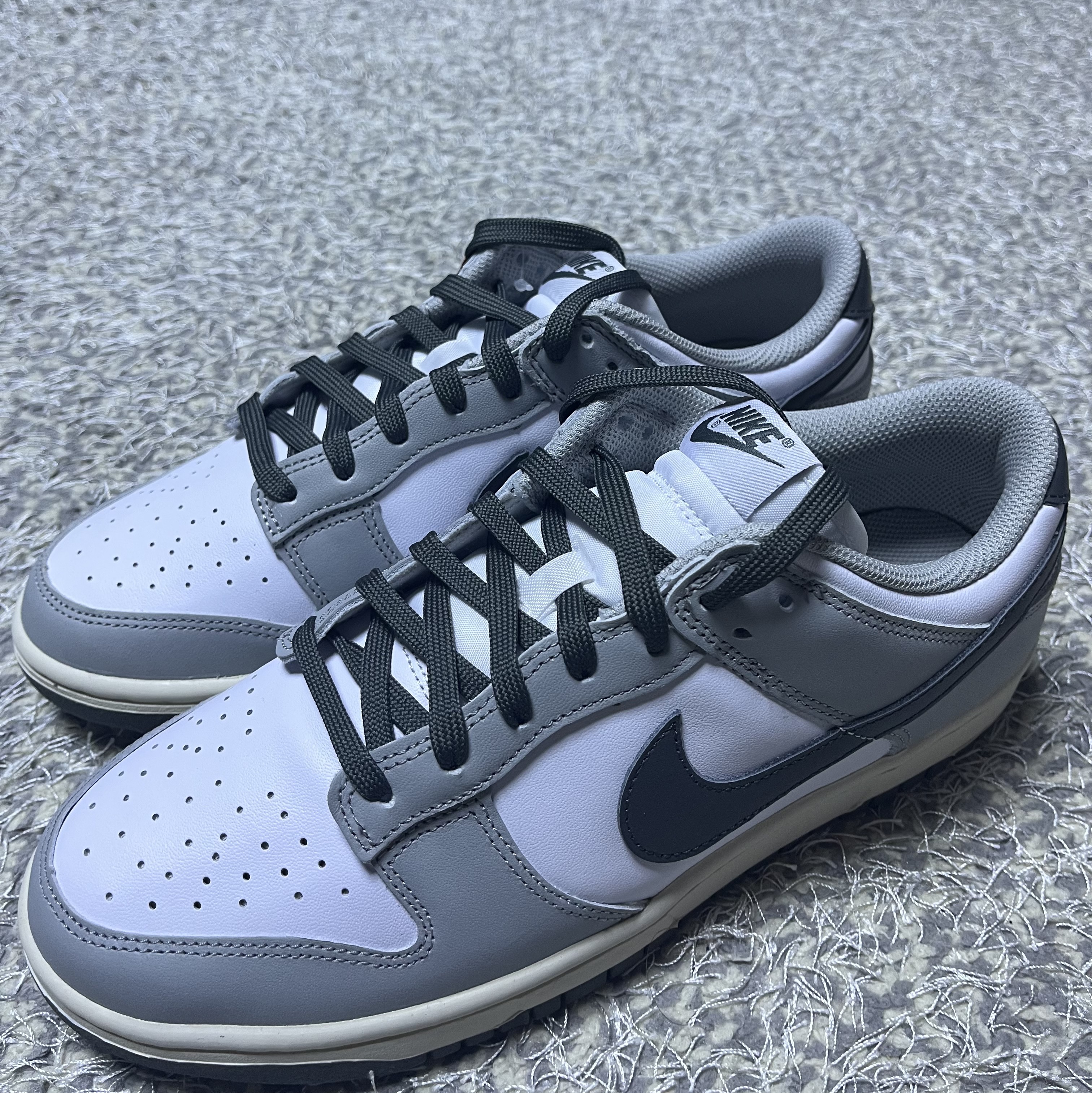 (W) Nike Dunk Low Light Smoke Grey 착용 스타일 - 2