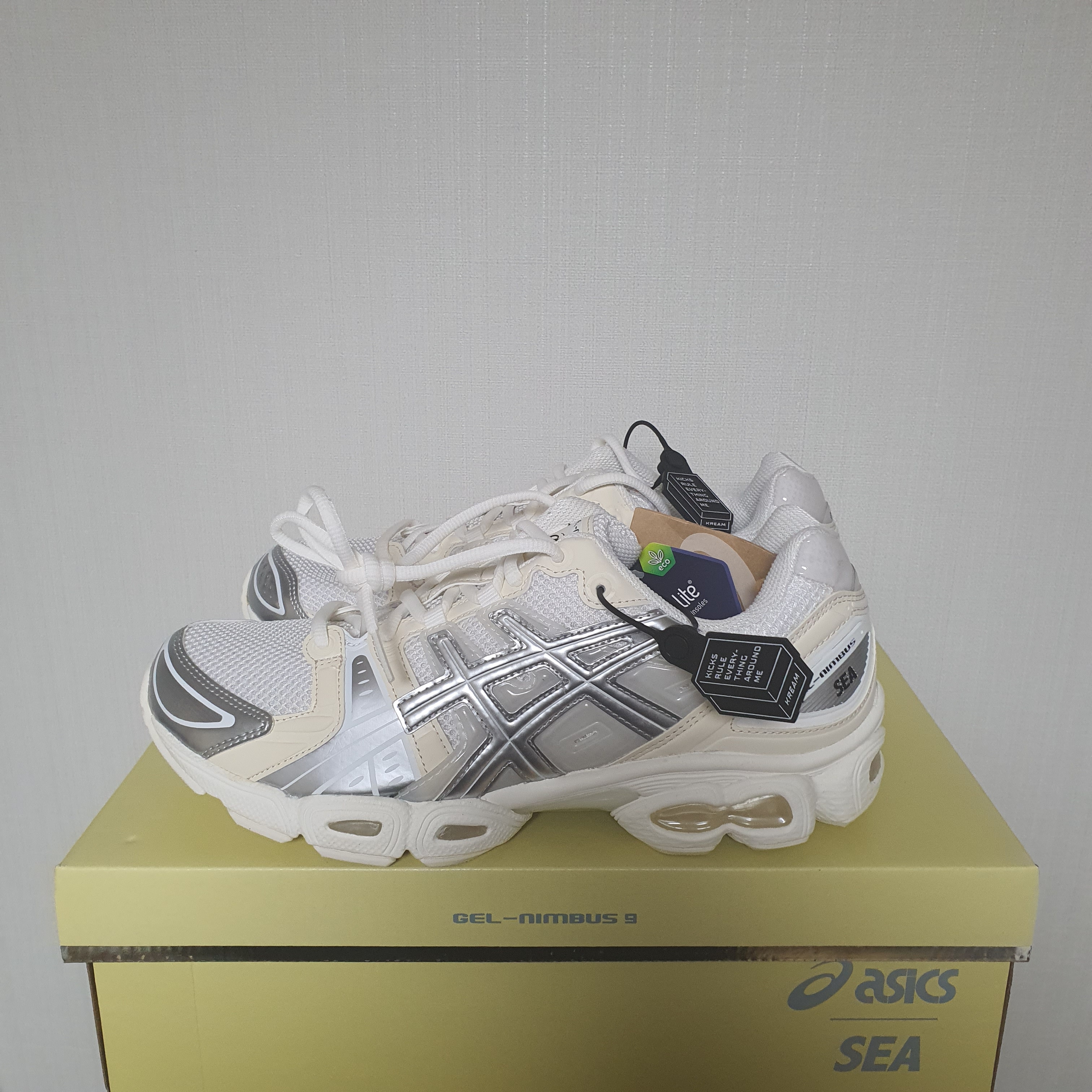 Asics x Wind and Sea Gel-Nimbus 9 White Pure Silver 착용 스타일