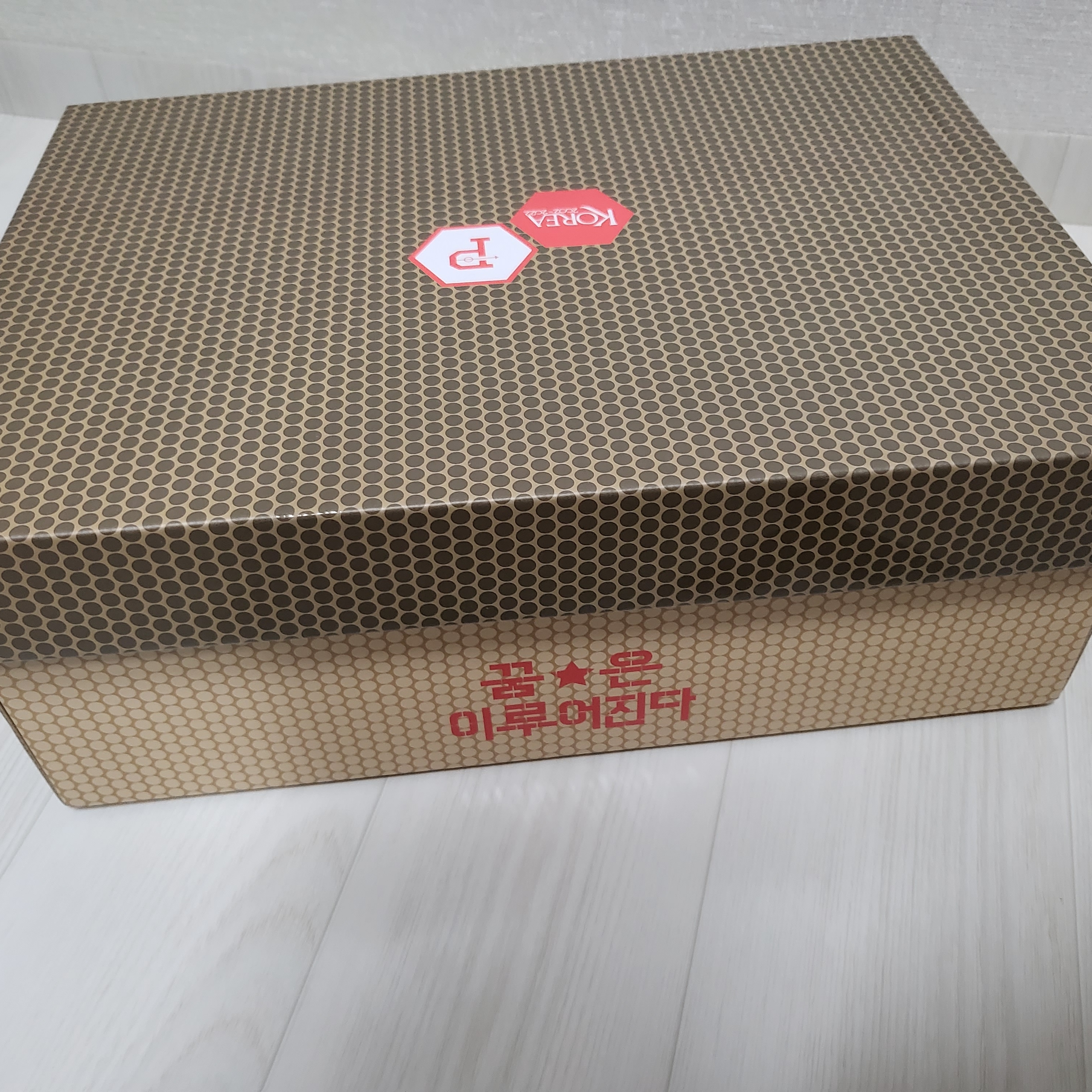 Adidas x Over The Pitch Ultraboost DNA Seoul Off White (Over The Pitch Package) 착용 스타일 - 3