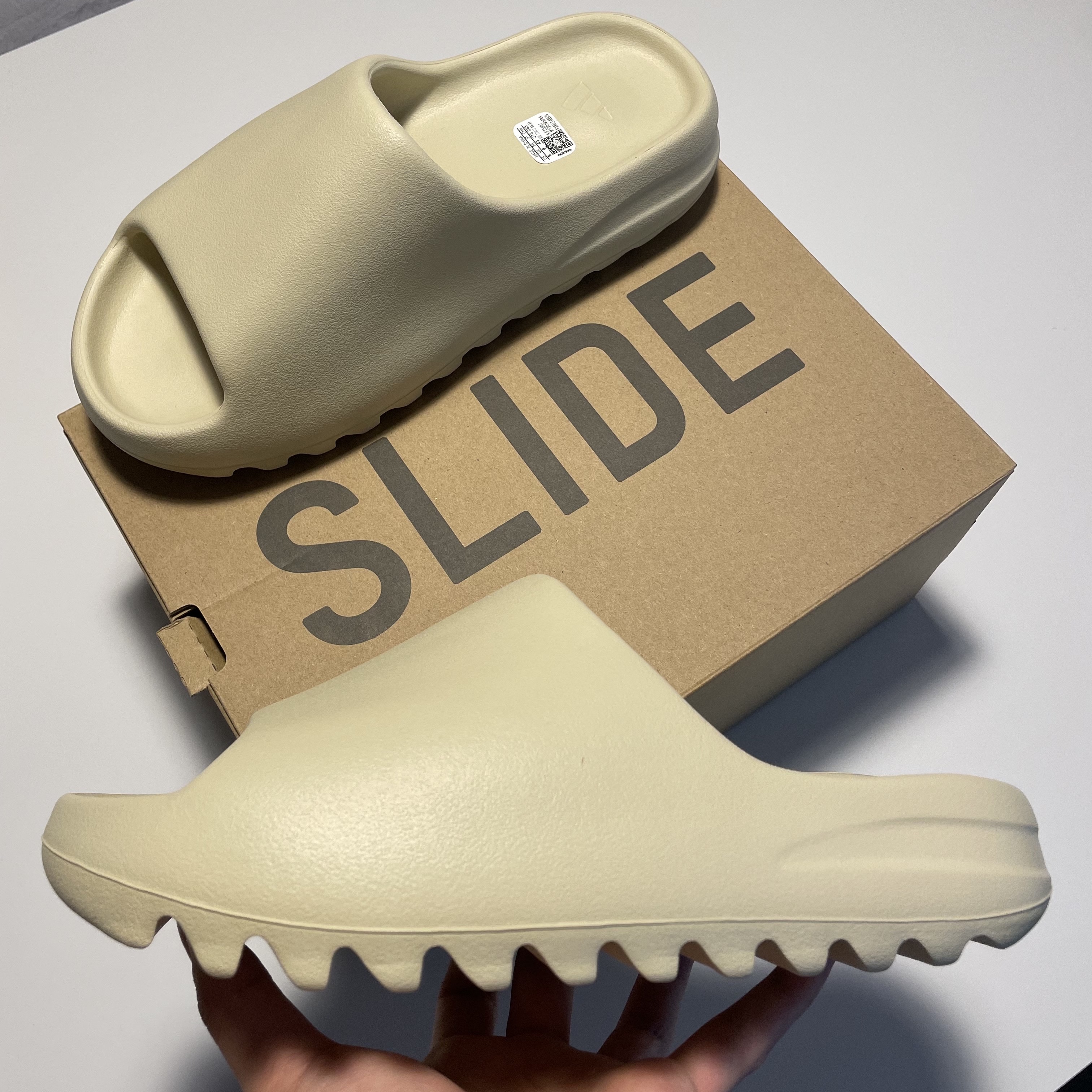 Adidas Yeezy Slide Bone 2022/2023 착용 스타일
