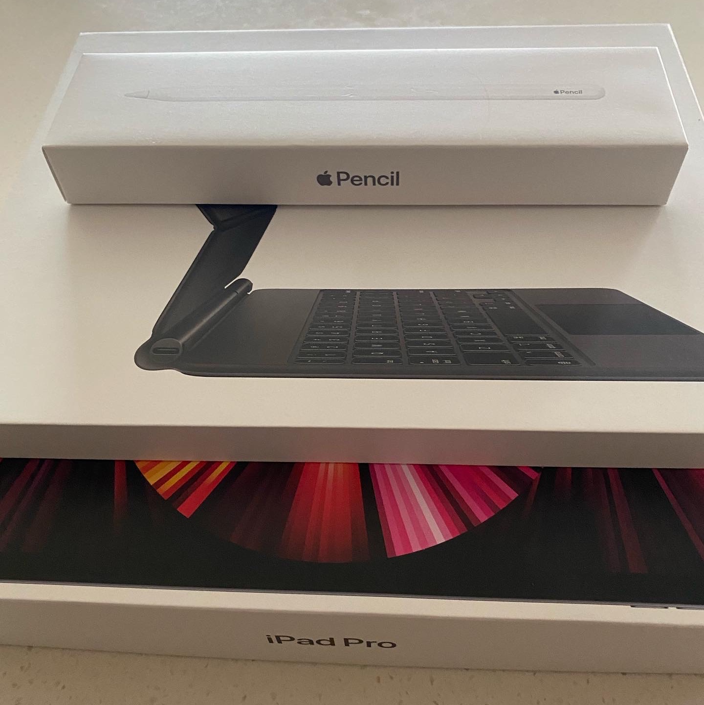 Apple iPad Pro 3rd Gen 11-inch Wifi 128GB Space Gray (Korean Ver.), Apple Magic Keyboard for iPad Pro 12.9-inch Black (Korean Ver.) 착용 스타일