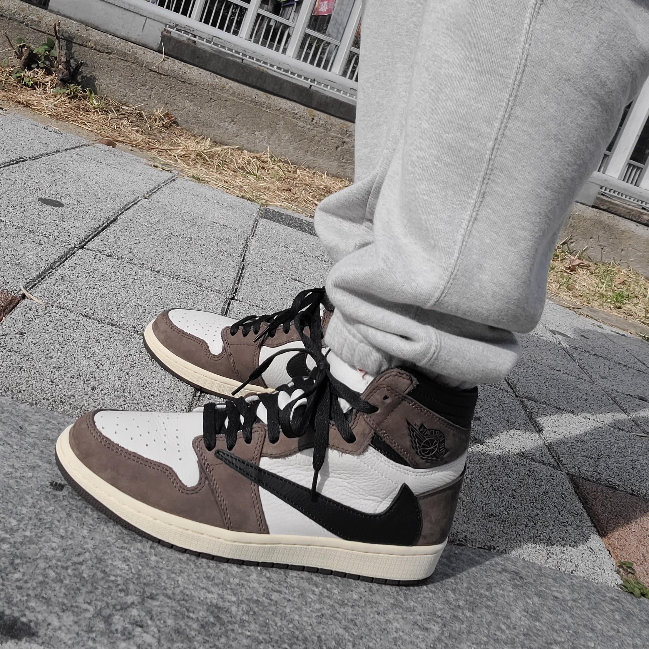 Jordan 1 x Travis Scott Retro High OG SP Mocha 착용 스타일
