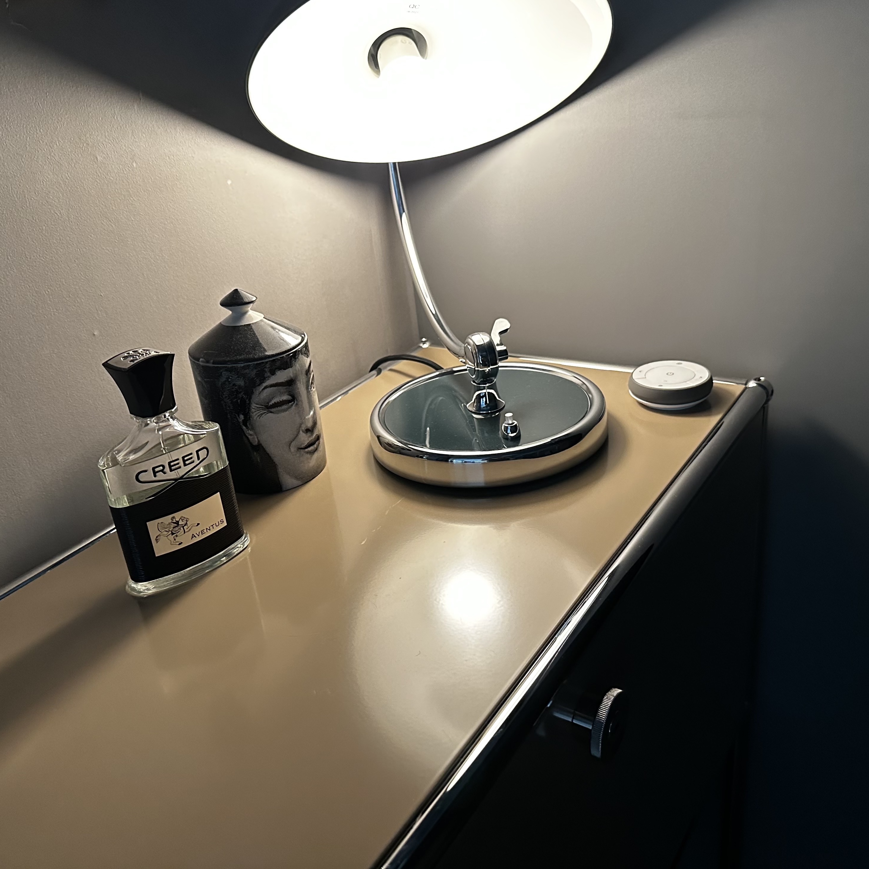 Creed Aventus Eau De Parfum 100ml, USM Haller Bedside Table Cream 착용 스타일