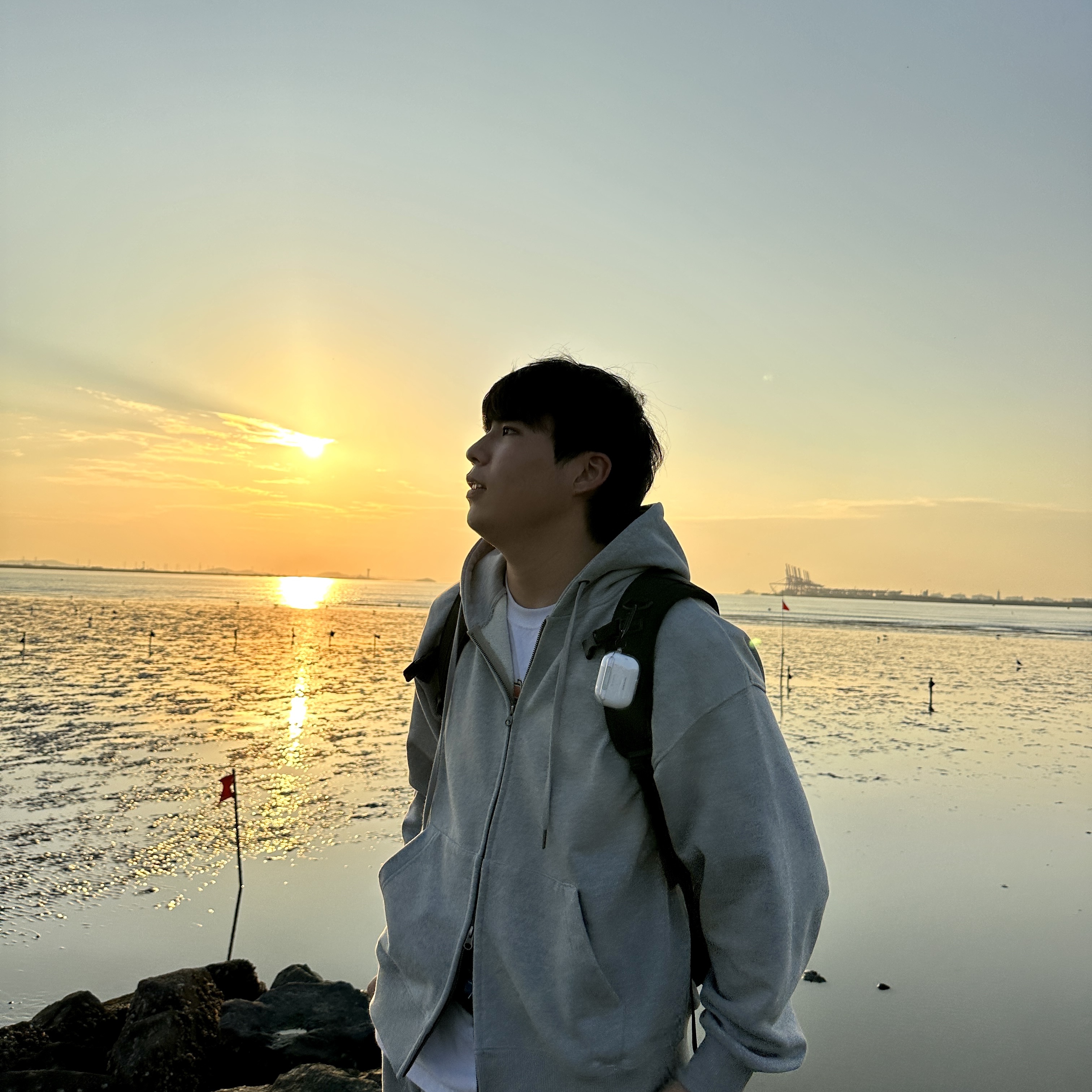 Apple AirPods Pro 2nd Gen (Korean Ver.), Nike Air Force 1 '07 Low White 착용 스타일 - 2