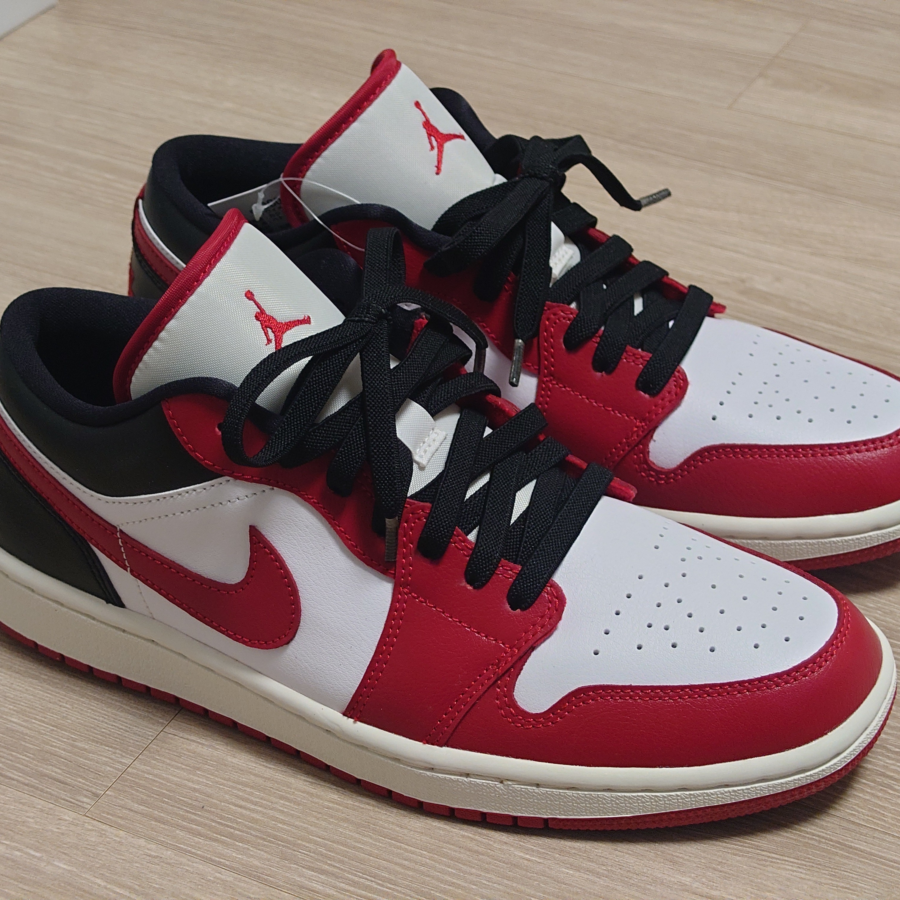 (W) Jordan 1 Low White Gym Red 착용 스타일 - 1