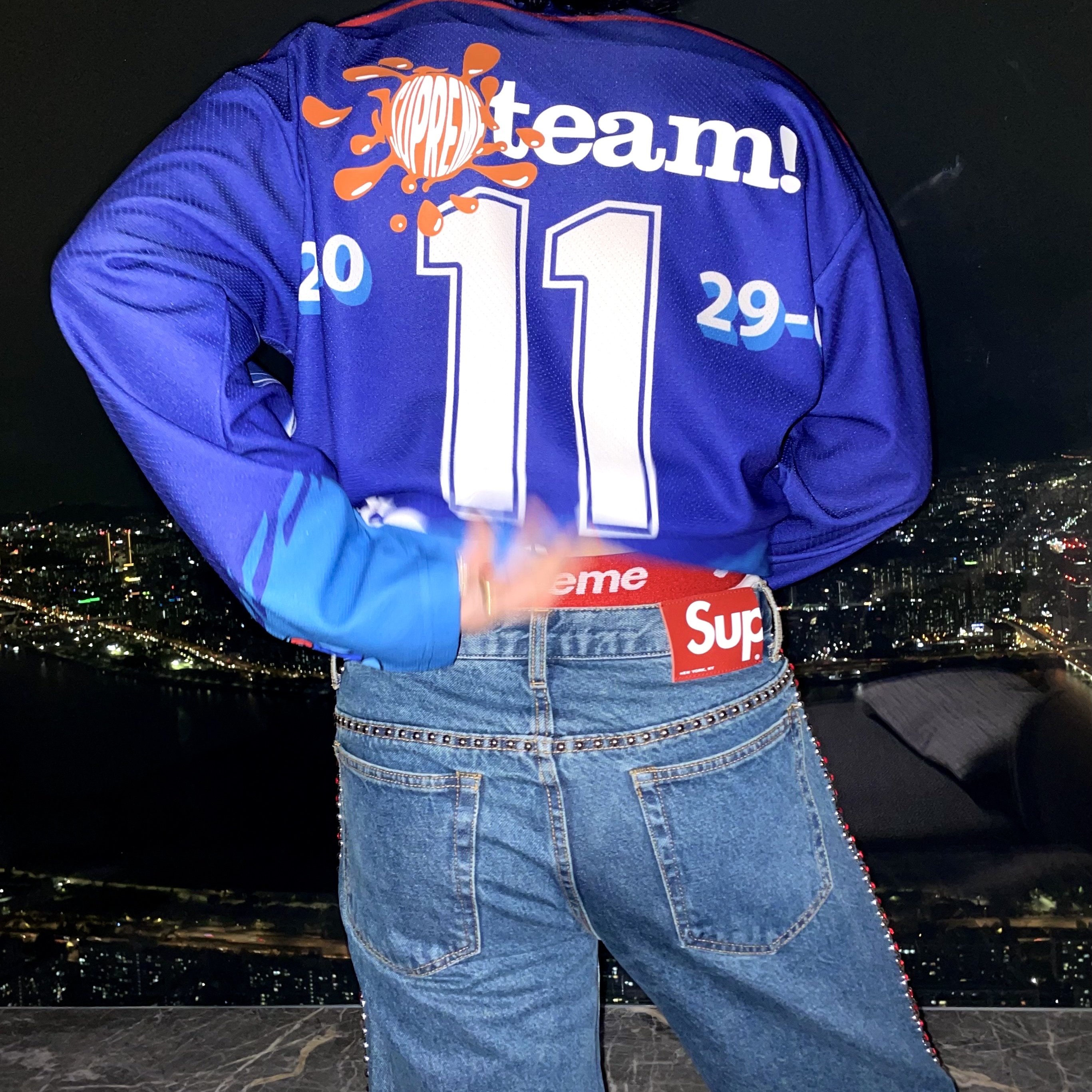 Supreme Eagle Hockey Jersey Royal - 22SS, Supreme Hanes Boxer Briefs White (4 Pack) 착용 스타일 - 2