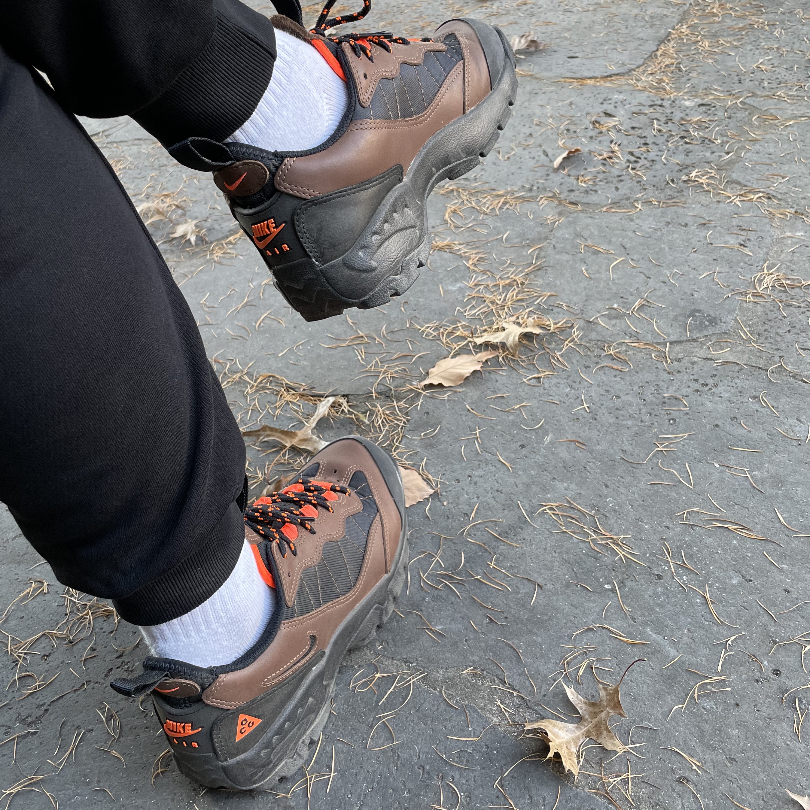 Nike ACG Air Mada Bison and Total Orange 착용 스타일 - 4