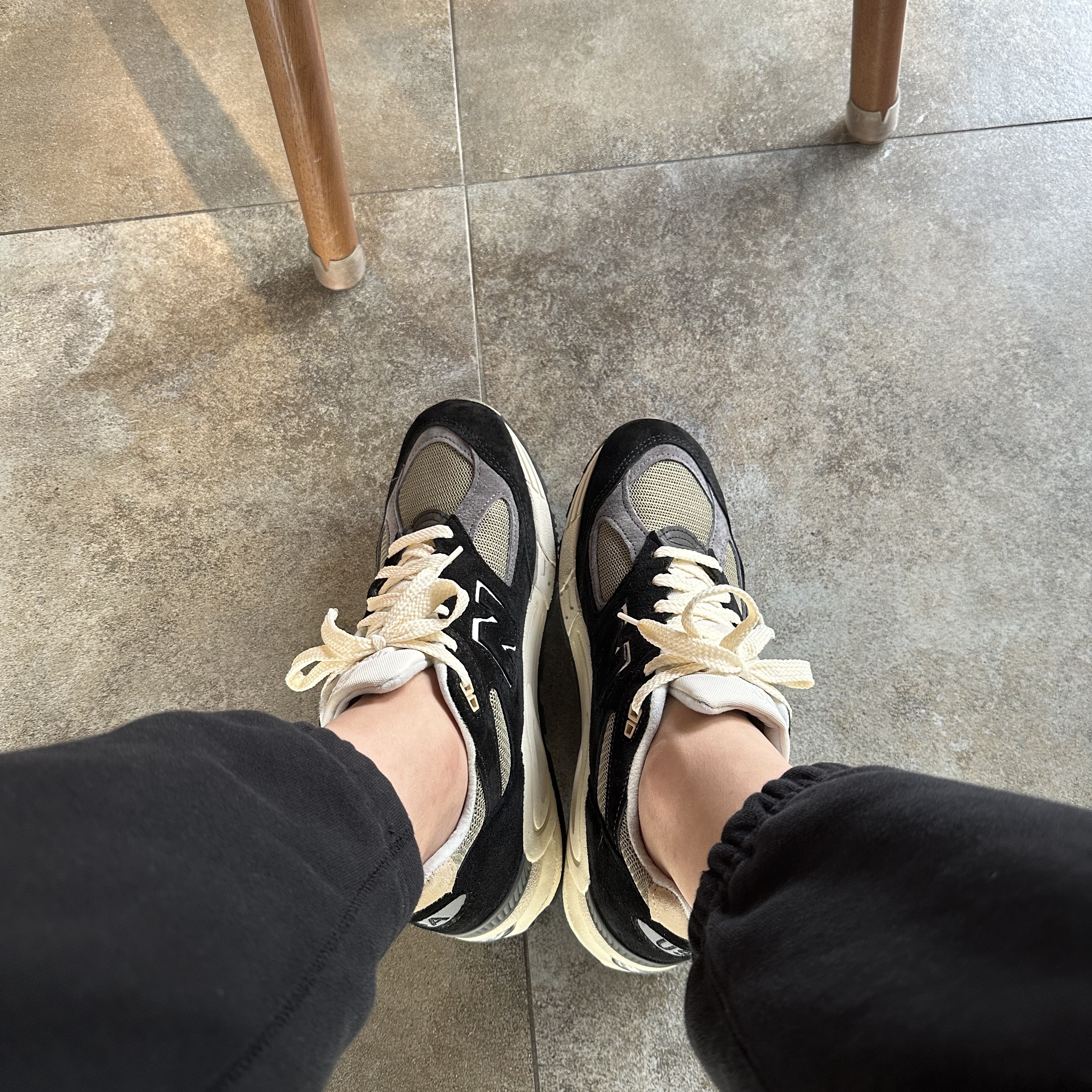 New Balance 990v2 Made in USA Black True camo 착용 스타일