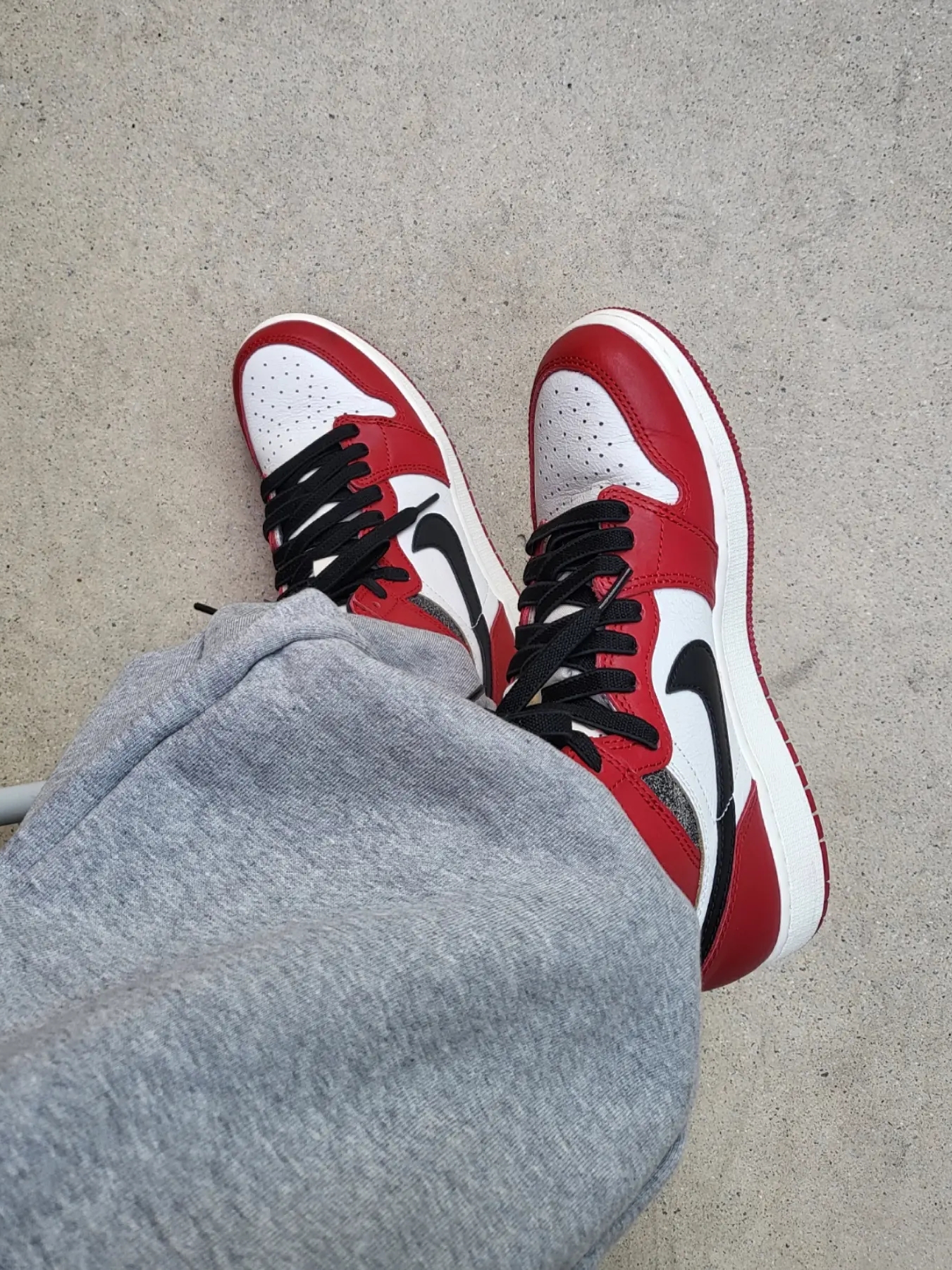 (W) The North Face White Label Novelty Nuptse Down Jacket Cream, (GS) Jordan 1 Retro High OG Chicago 2022 착용 스타일 - 3