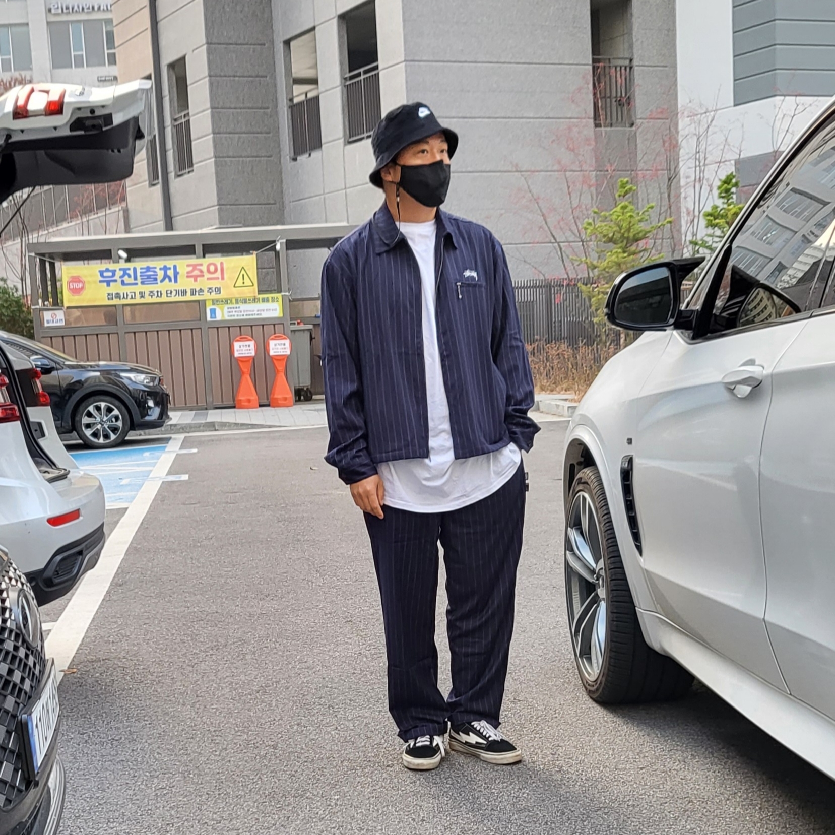 Stussy x CDG Pin Striped Beach Pants Navy 착용 스타일