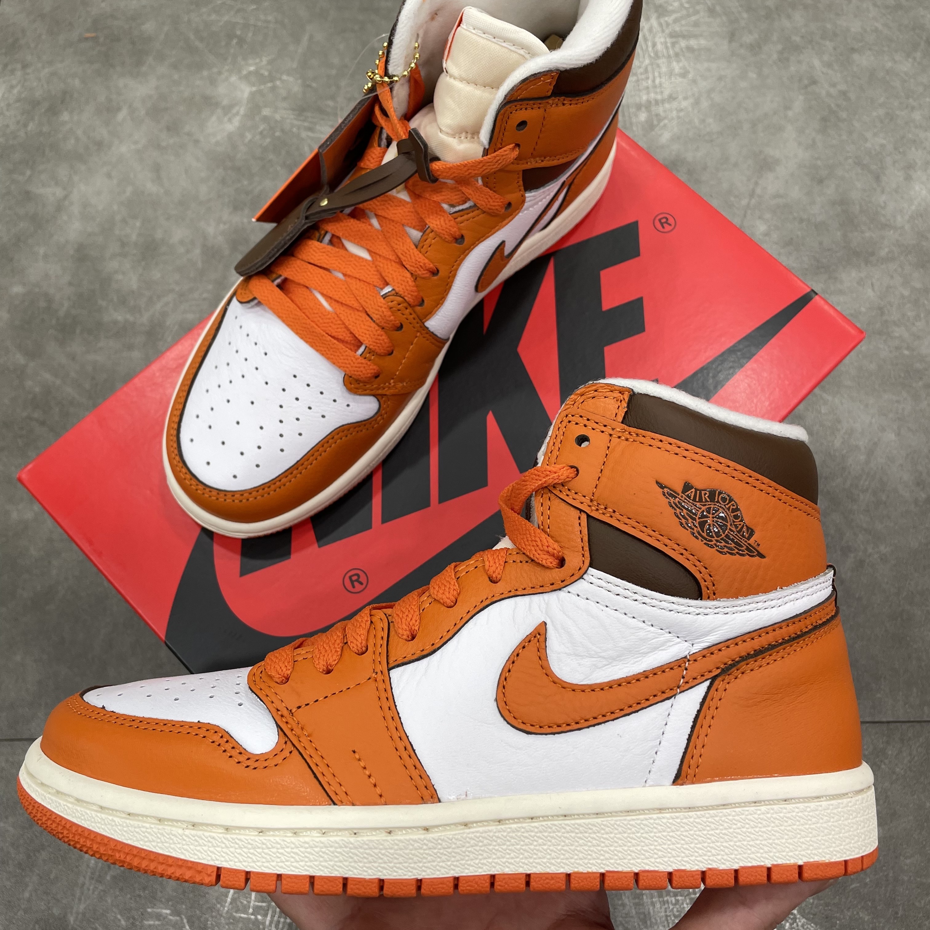 (W) Jordan 1 Retro High OG Starfish 착용 스타일